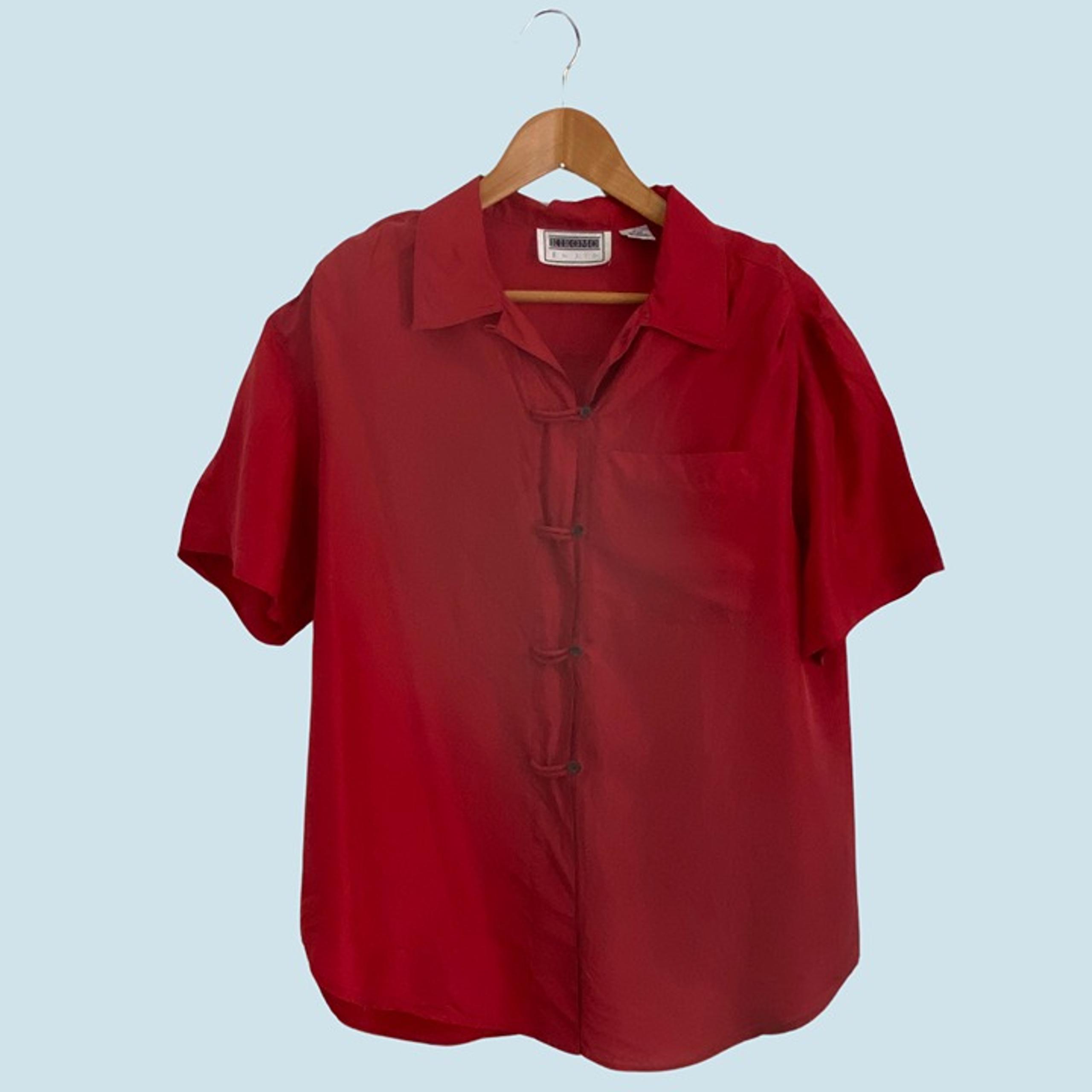 Vintage Women's Kikomo 100% Silk Short Sleeve Button Down Red Shirt Size M