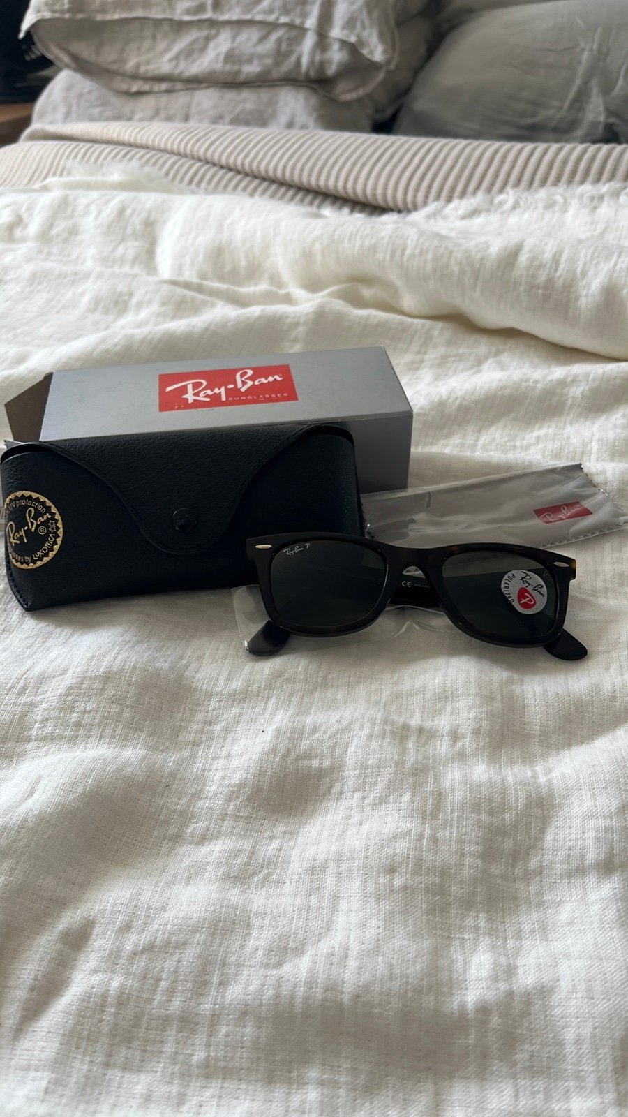NIB Ray-Ban Wayfarer Sunglasses Polarized