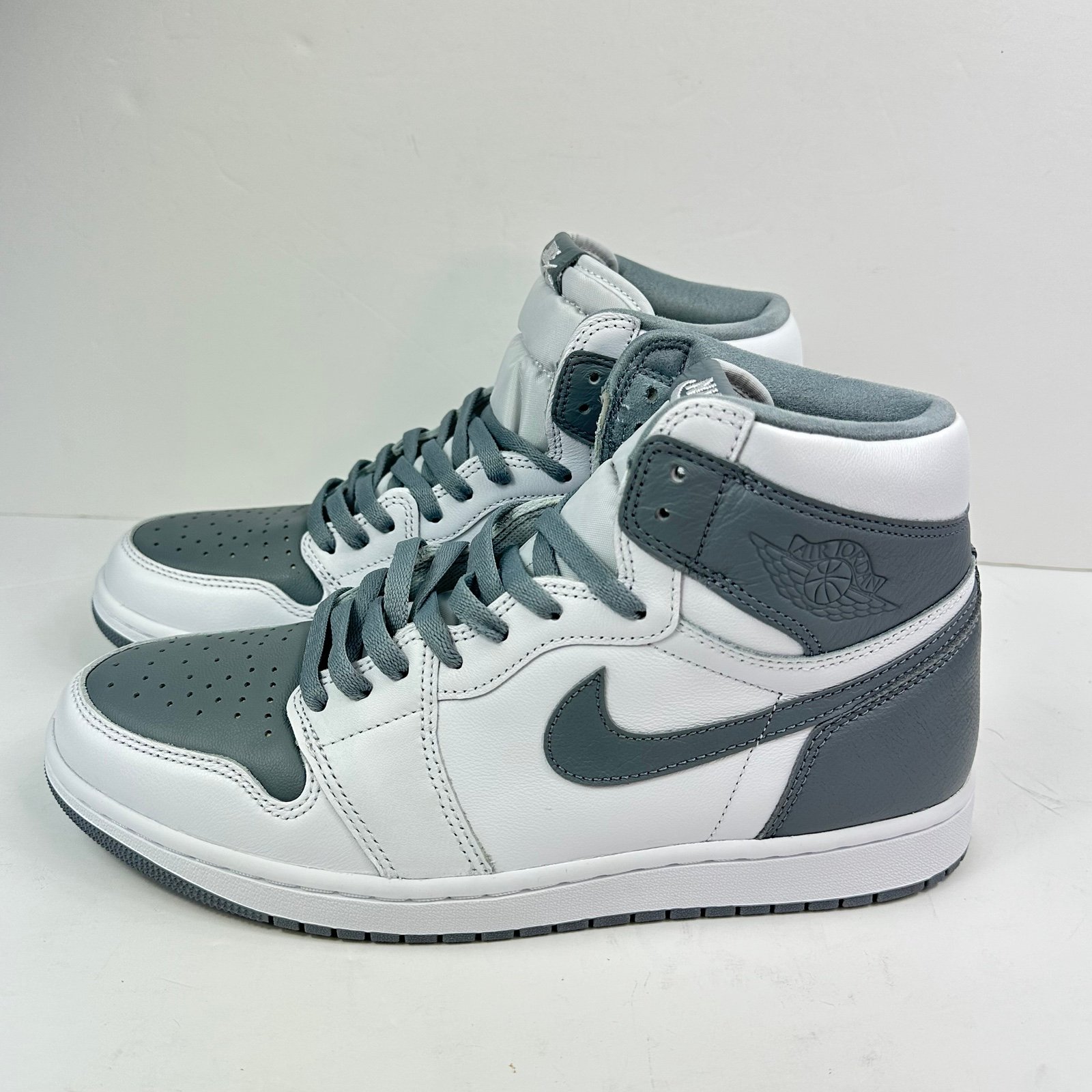 Men’s Air Jordan 1 Retro High OG Sneaker in Stealth 555088 037 Size US 11
