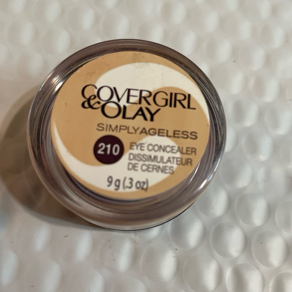 210 COVERGIRL SIMPLY AGELESS Eye Concealer 210 LIGHT good to bundle G1