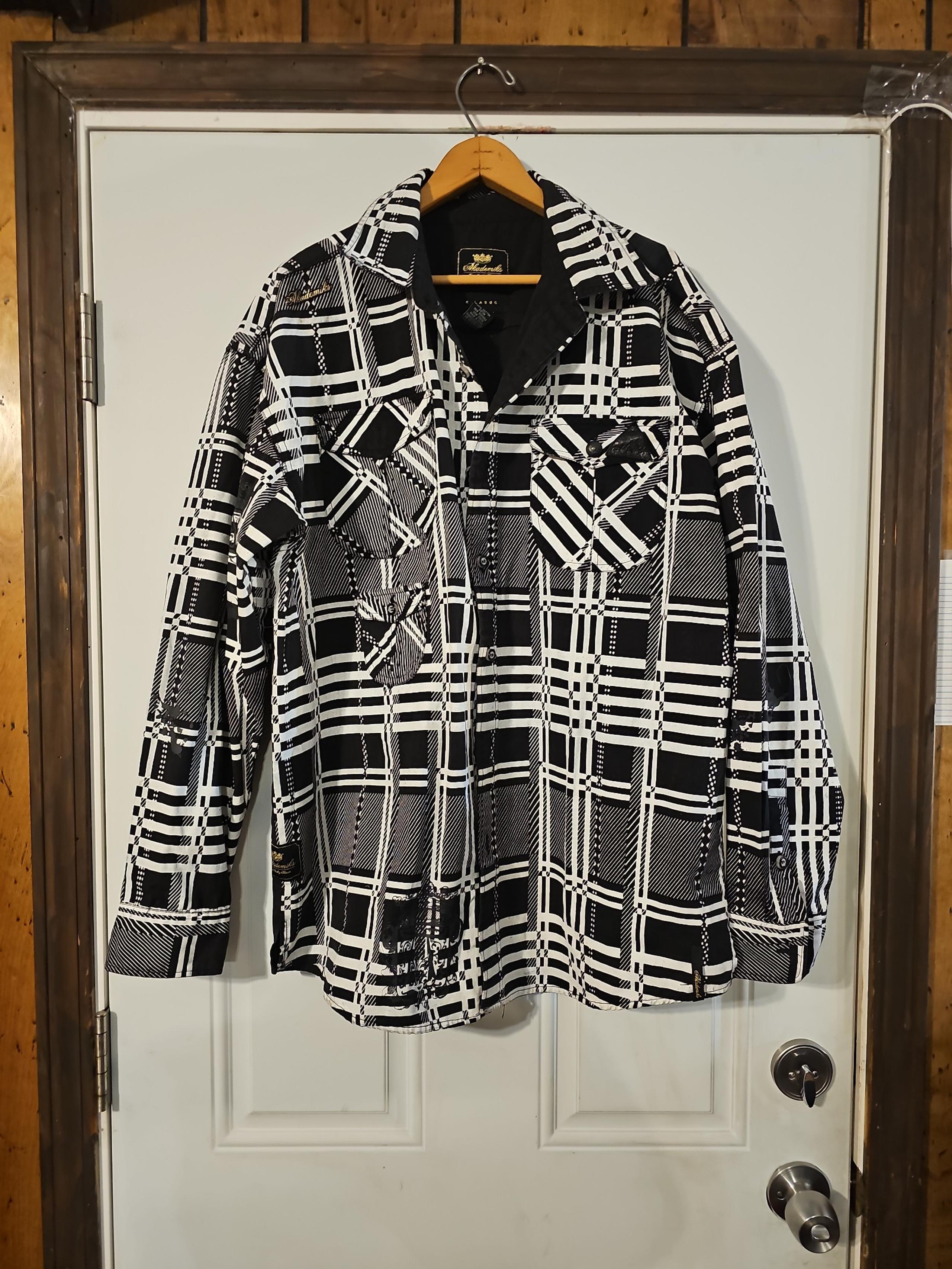 Akademiks mens buttoned shirt