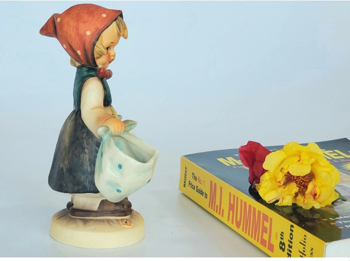 Hummel Figurine -TMK 3 - Mother's Darling - Number 175