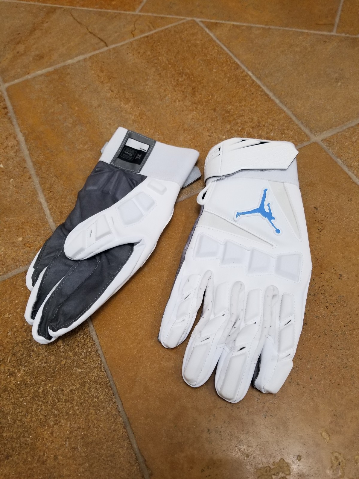 Nike Jordan Hyperbeast 2.0 Lineman Football Gloves NCAA North Carolina Tar Heels