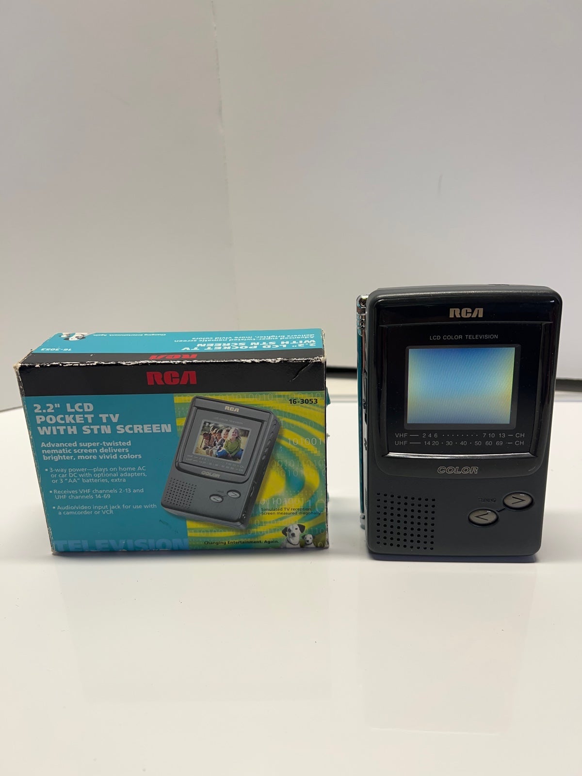 Vintage Radio Shack RCA 2.2 LCD Pocket TV With STN Screen and AM/FM Radio w/Box
