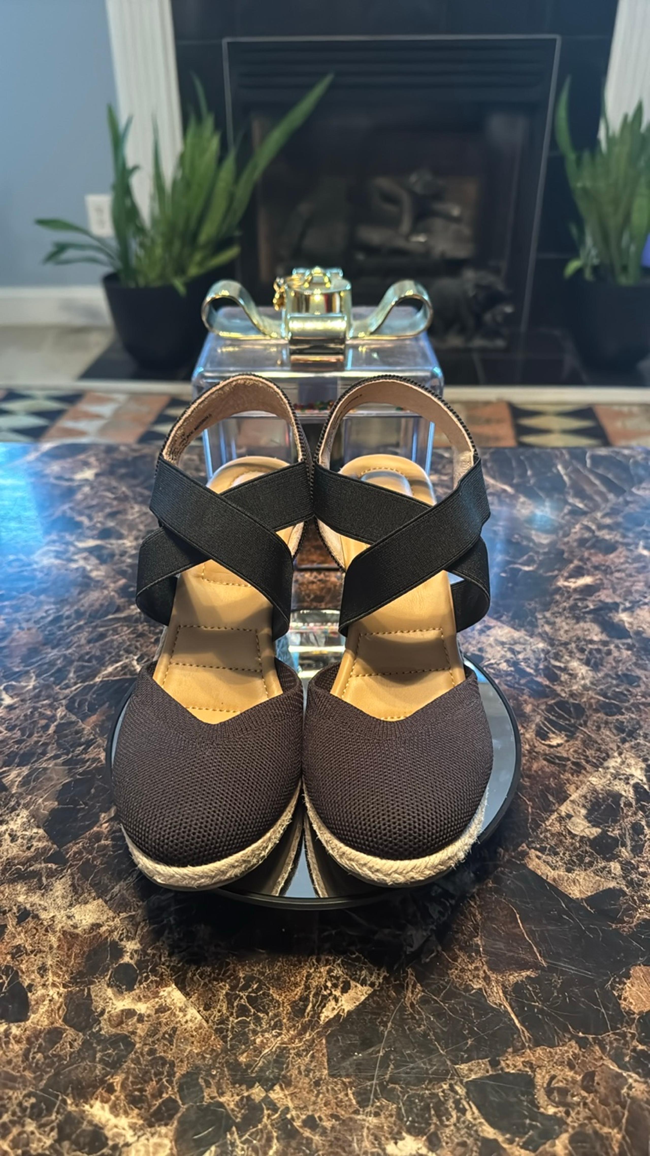 Kelly & Katie Brynn Wedge Sandal Women’s Size 7M