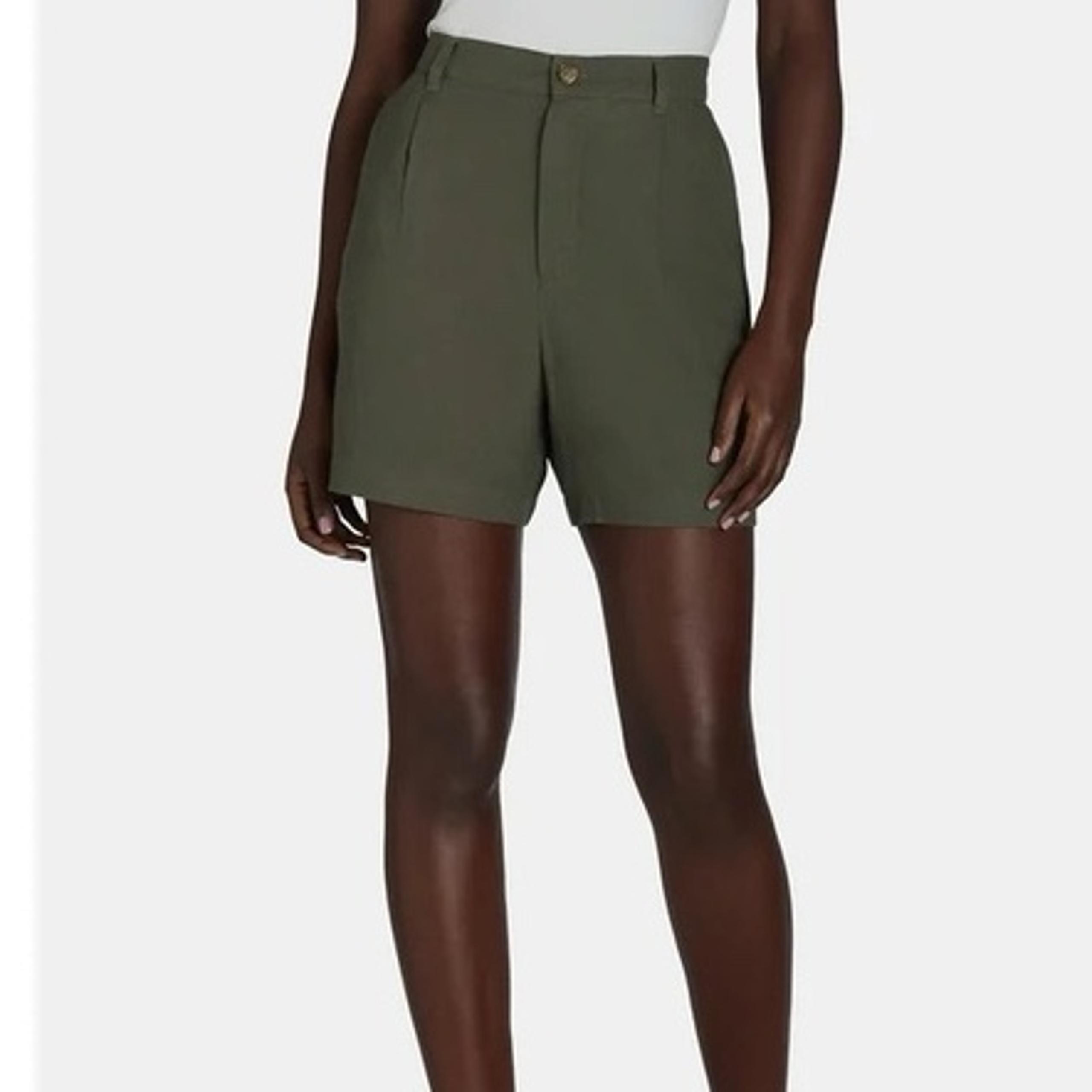 Time and Tru Women’s Linen Blend 5” Inseam Dark Ivy Green Shorts NWT medium