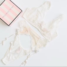 38D MEDIUM Victoria’s Secret 3PCS white lace bra set