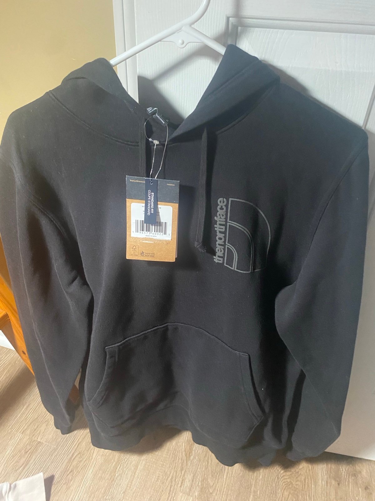 New North Face hoodie medium