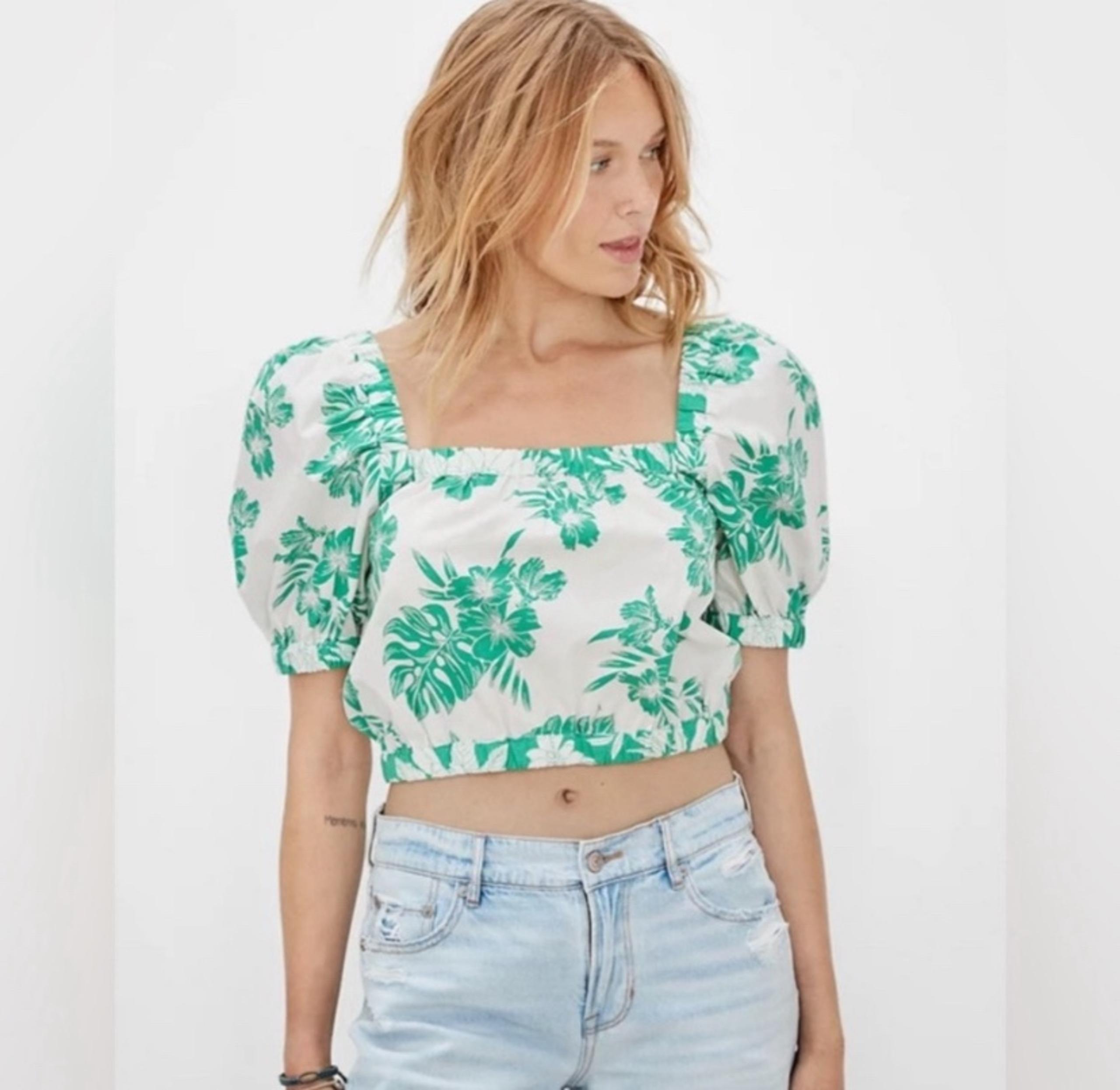 American Eagle Crop Top with Puff Sleeves- Women’s XL- Green Leaf on White