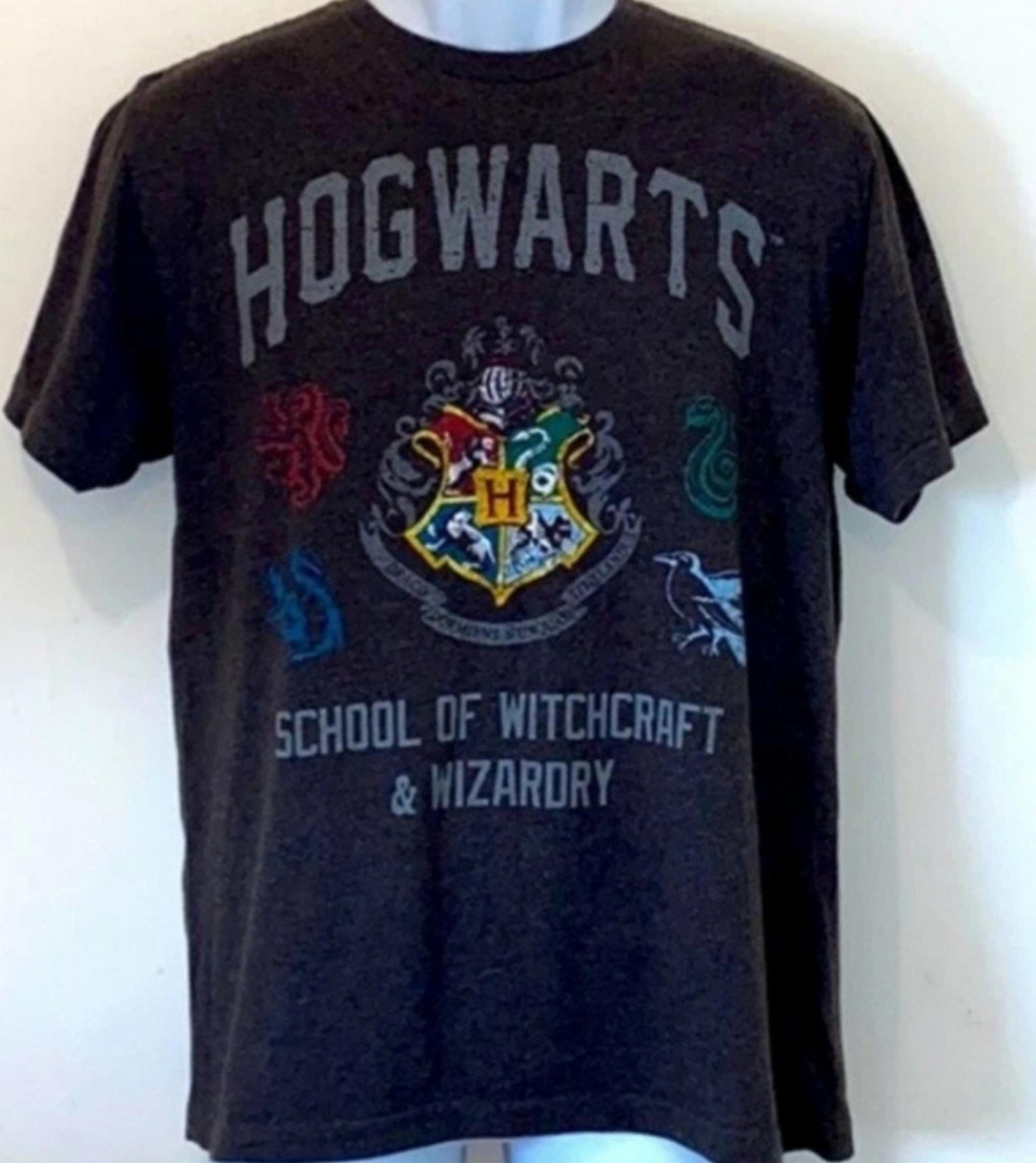 Harry Potter Hogwart's Crest School of Witchcraft  Grayish Men's T-Shirt Sz L