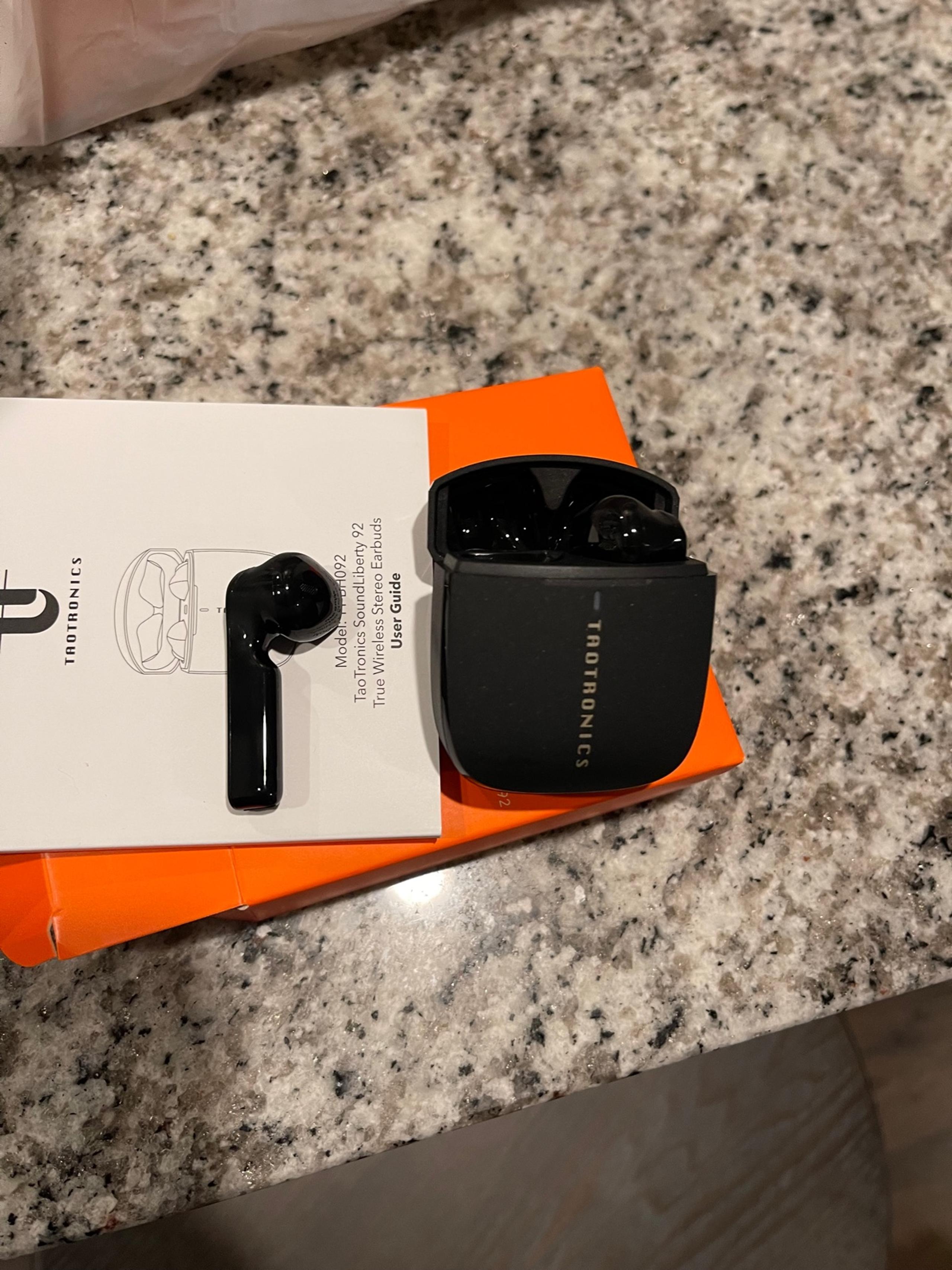 Earbuds Wireless Headphones in Black