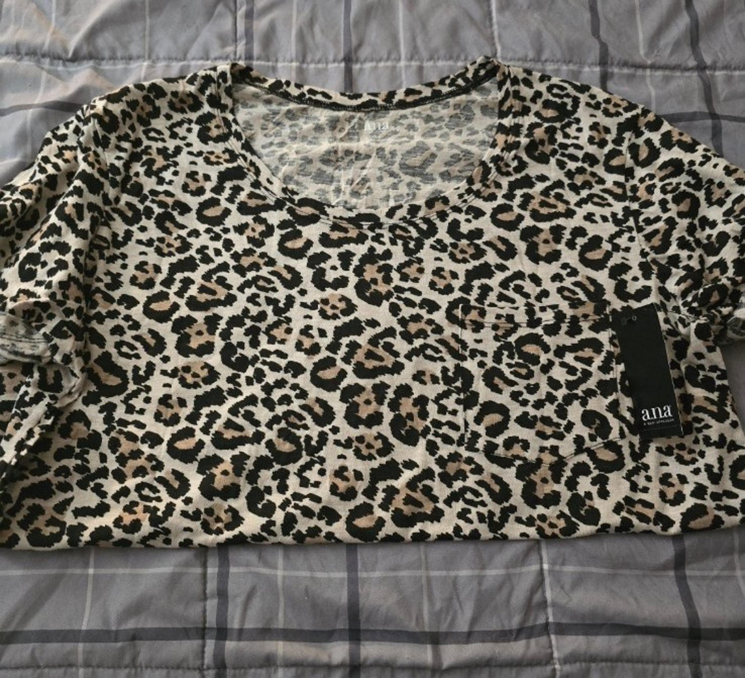 a.n.a Womens Round Neck Short Sleeve T-Shirt Leopard print NWT size XL