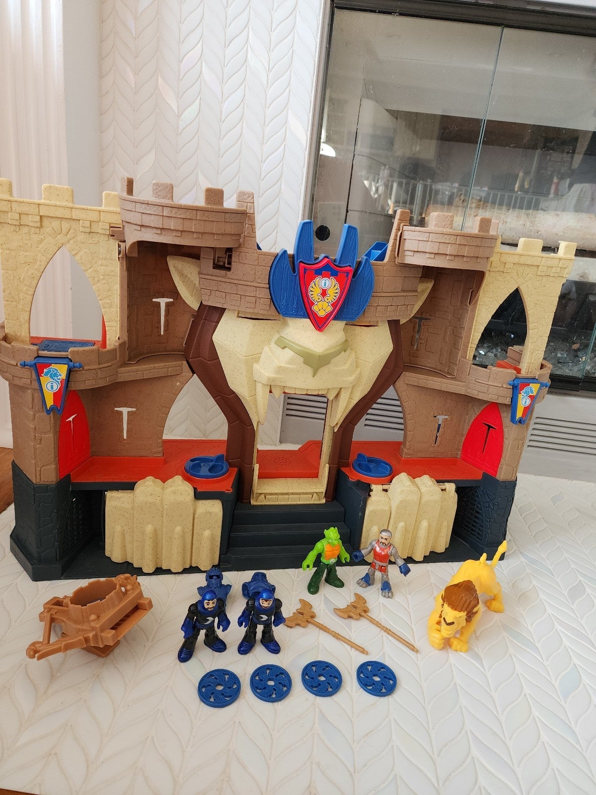 Imaginext Lions Den Castle Medieval Kingdom Knights Playset Fisher-Price - 27.51