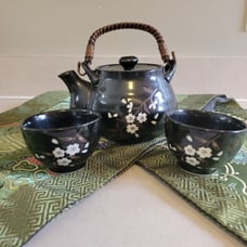 *NEW* VINTAGE Authentic JAPANESE TEA SET & TABLE RUNNER