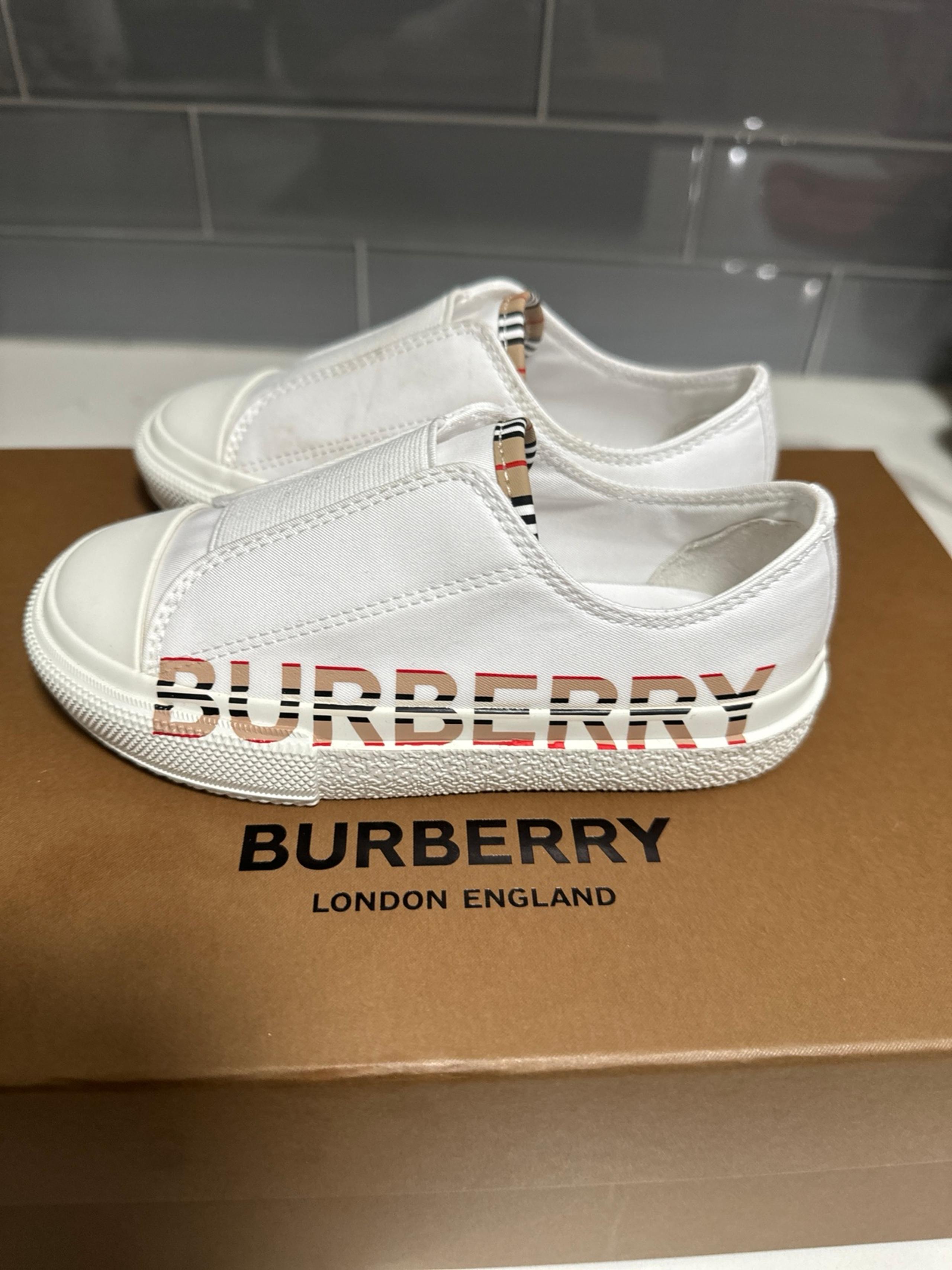 Burberry low top sneaker