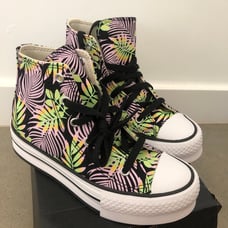 Converse size 1