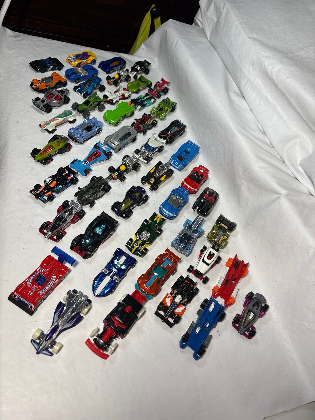 Hot Wheels diecast car lot of 48 cars HWF148