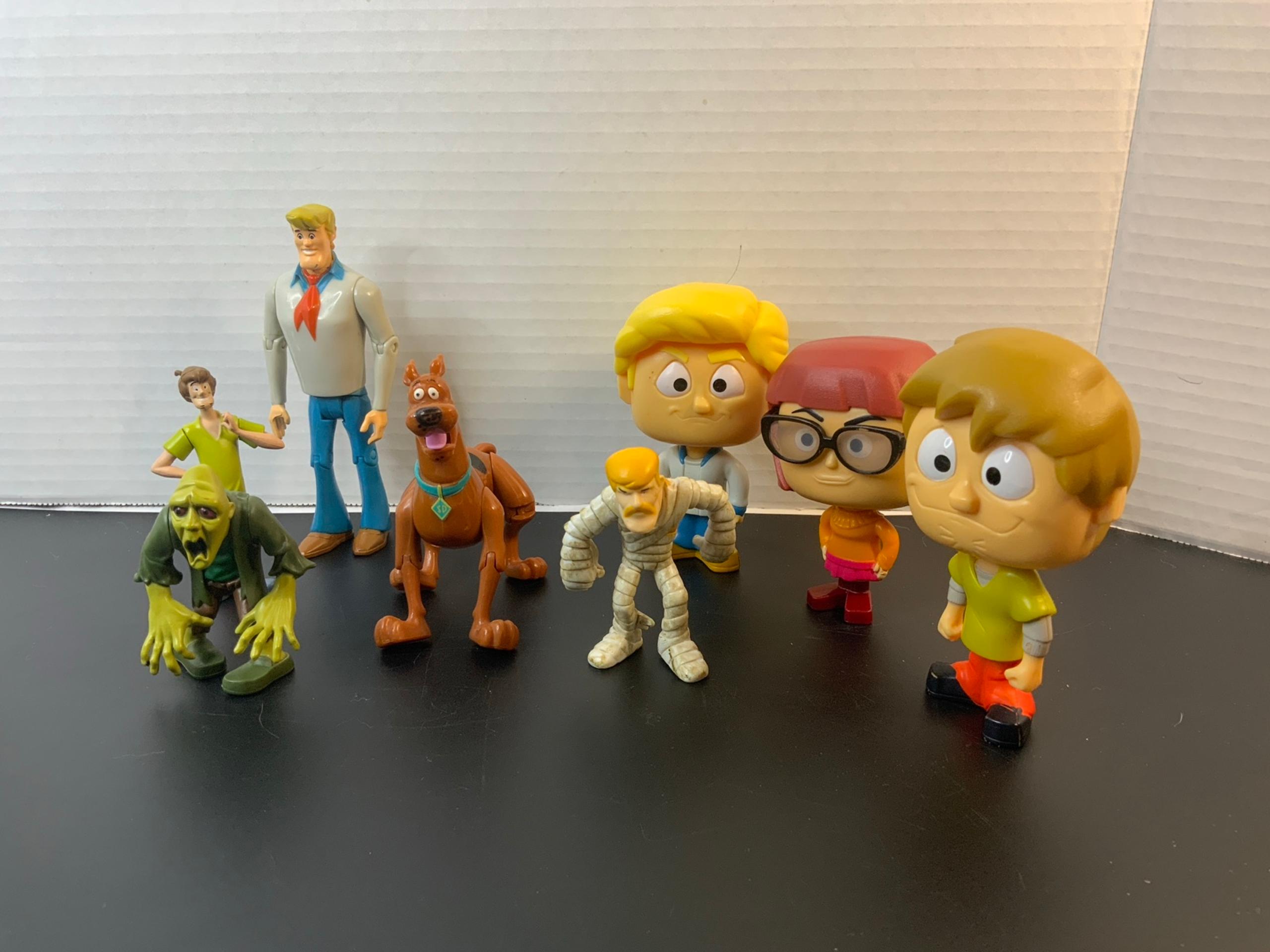 Set of 8 Scooby Doo Figures Shaggy, Scooby, Freddy and Velma, 2 villains