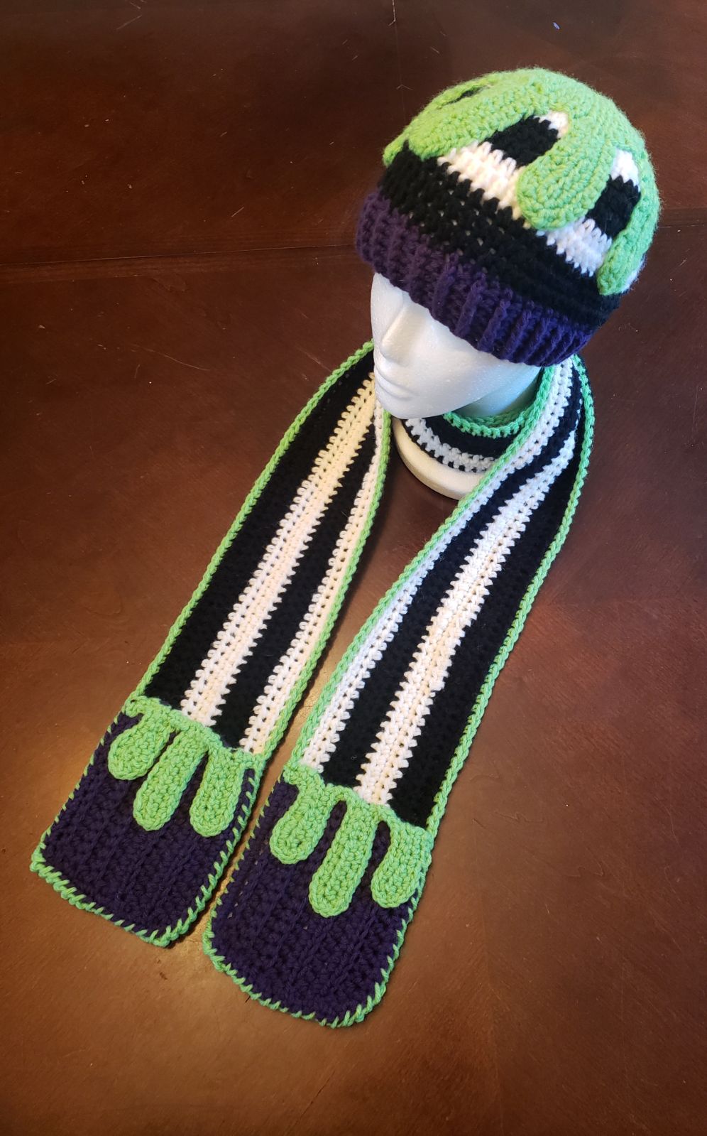 Beetlejuice hat & scarf set