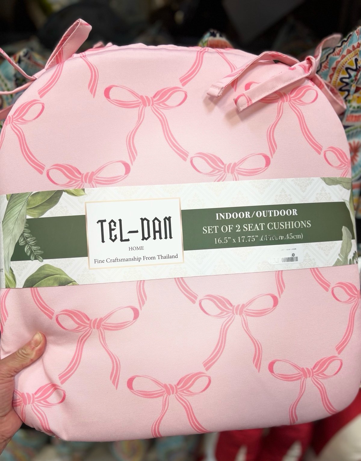 2 Pink bows chair cushions