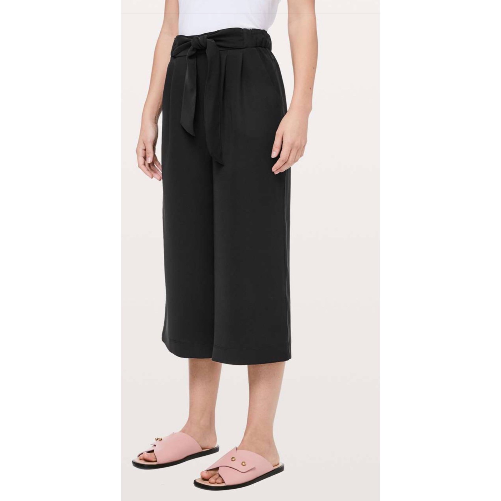 Lululemon Black Noir Tie Waist Crop Pants Size 2