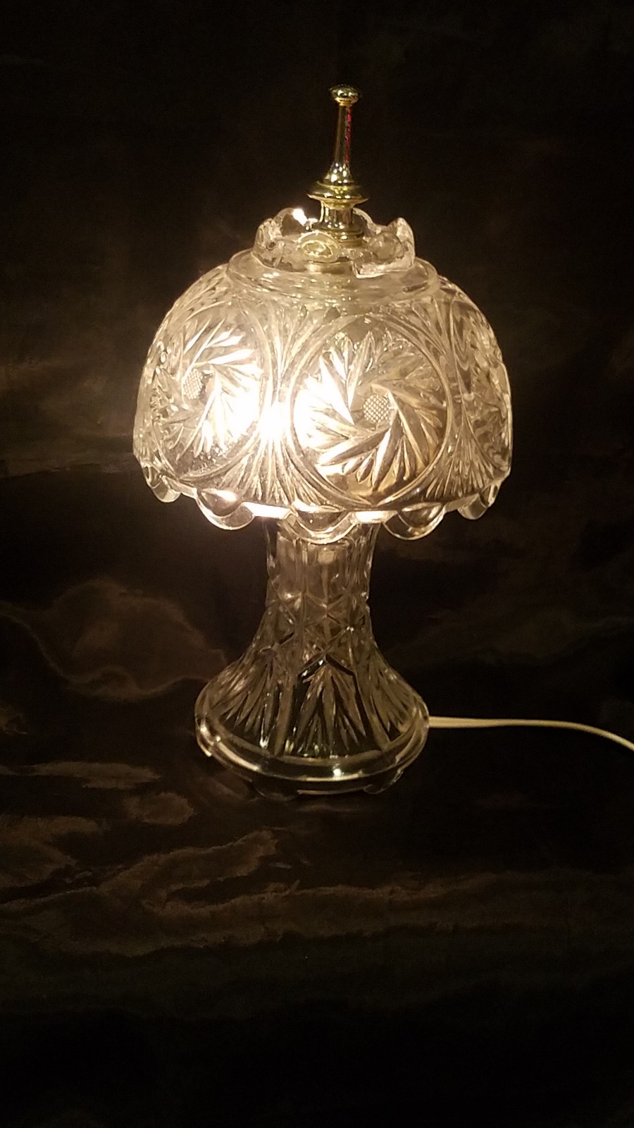 Vintage clear cut crystal lamp