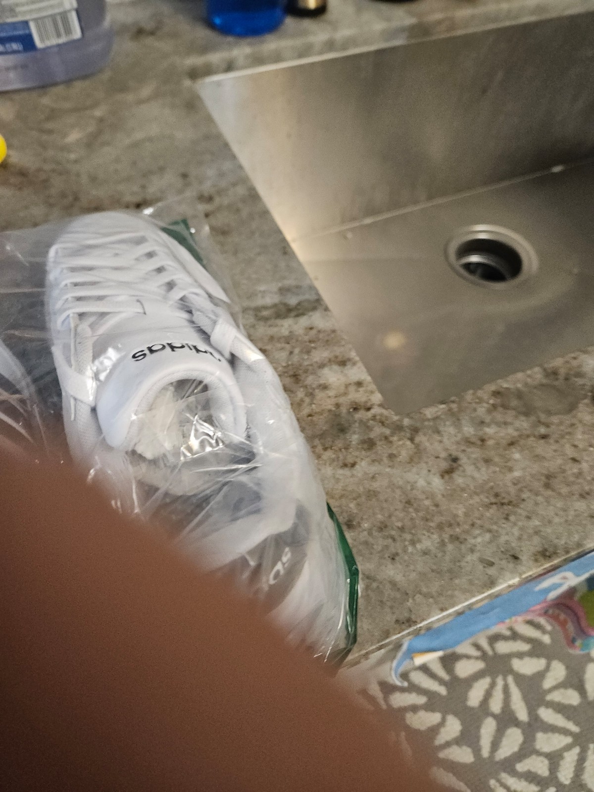 New Adidas womans 7 in a helf