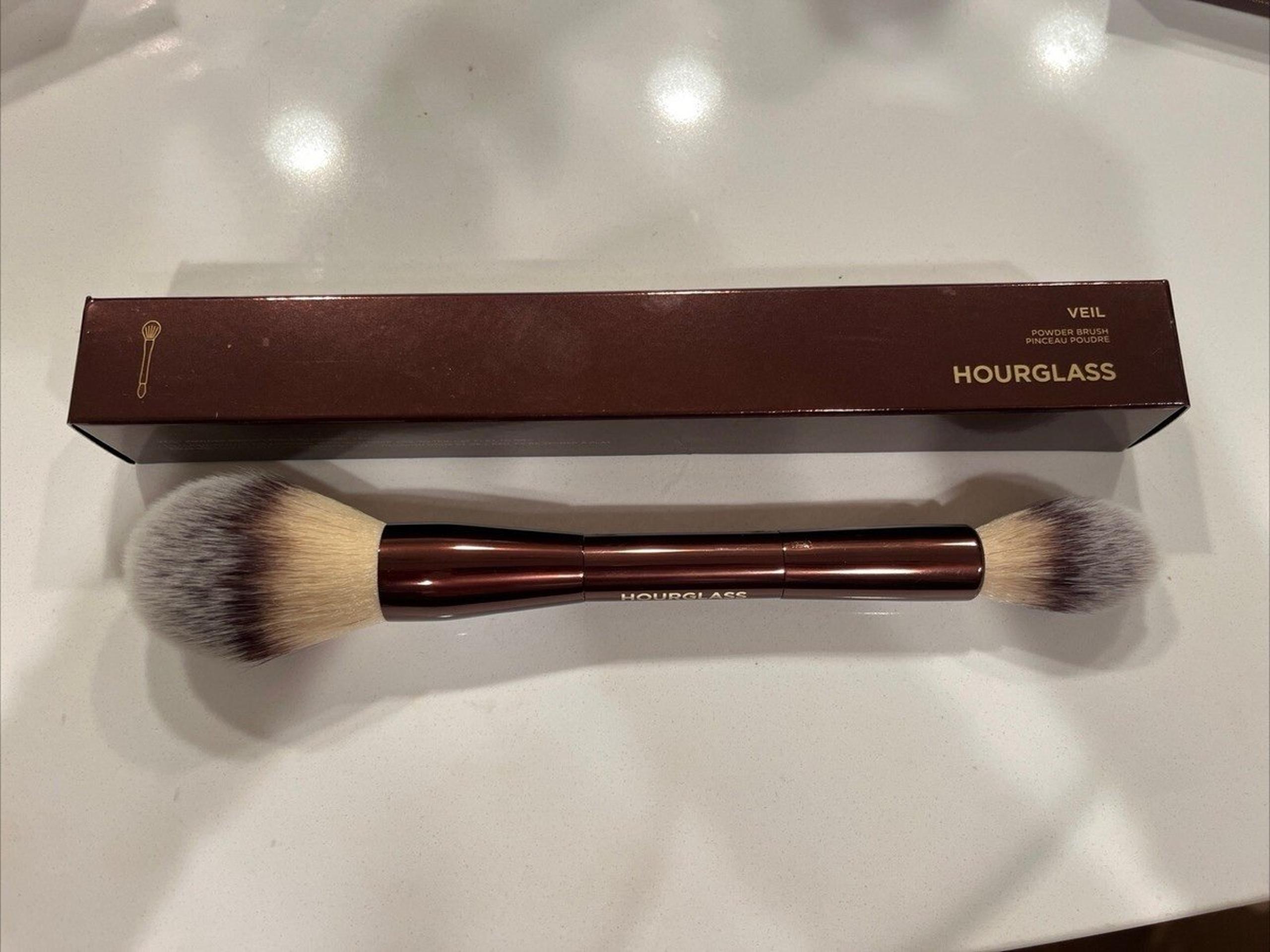 Hourglass veil brush new