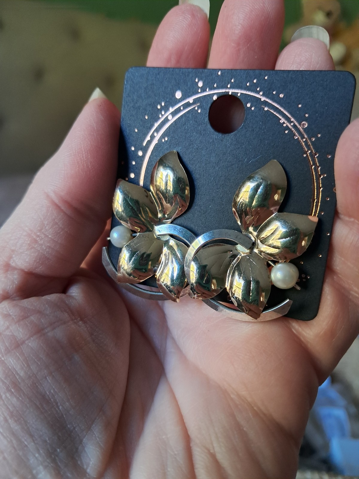Vintage 12kt Gold & Sterling Silver Floral Earrings With Pearl Accent & Leaves - detail