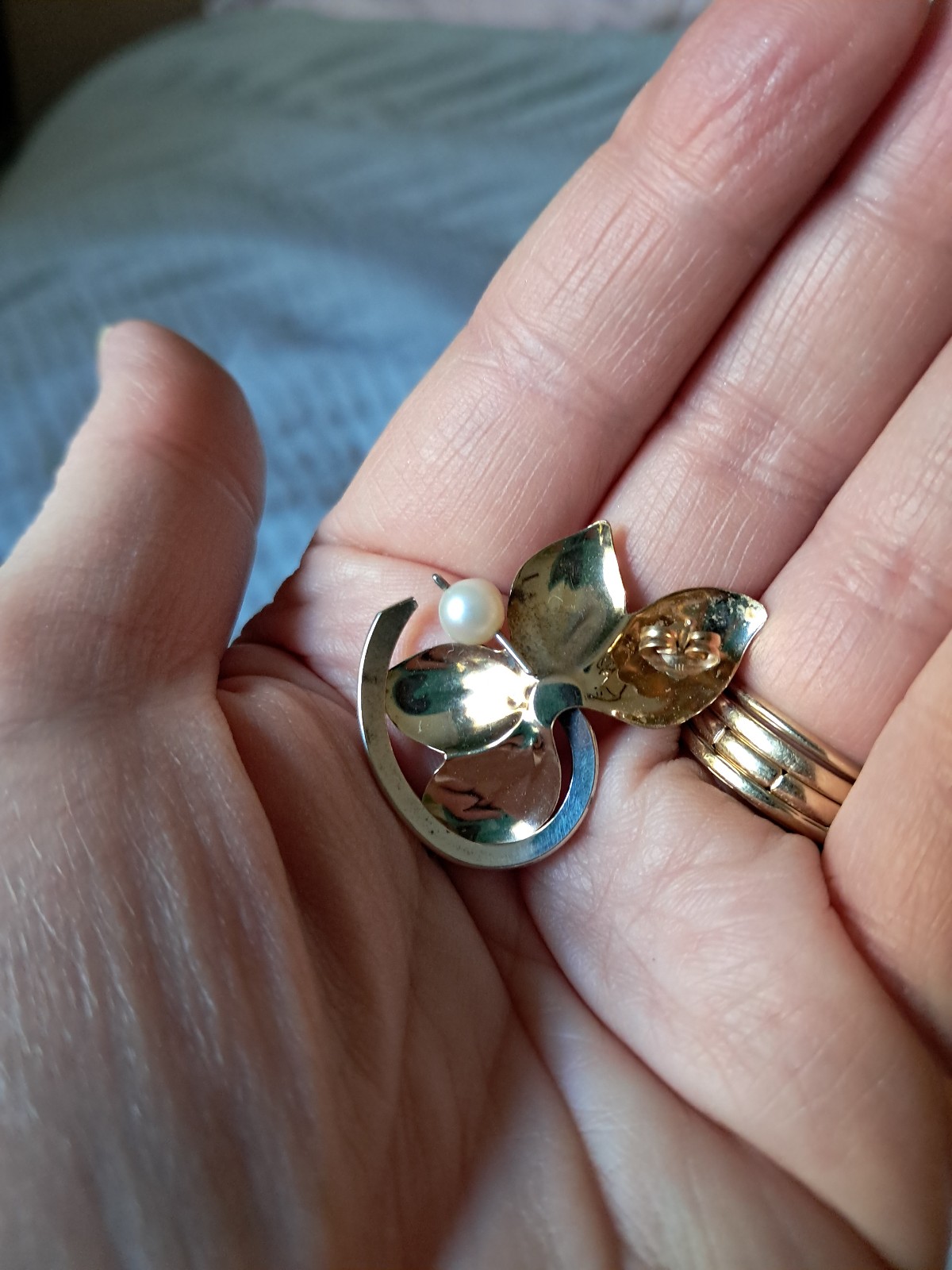 Vintage 12kt Gold & Sterling Silver Floral Earrings With Pearl Accent & Leaves - detail