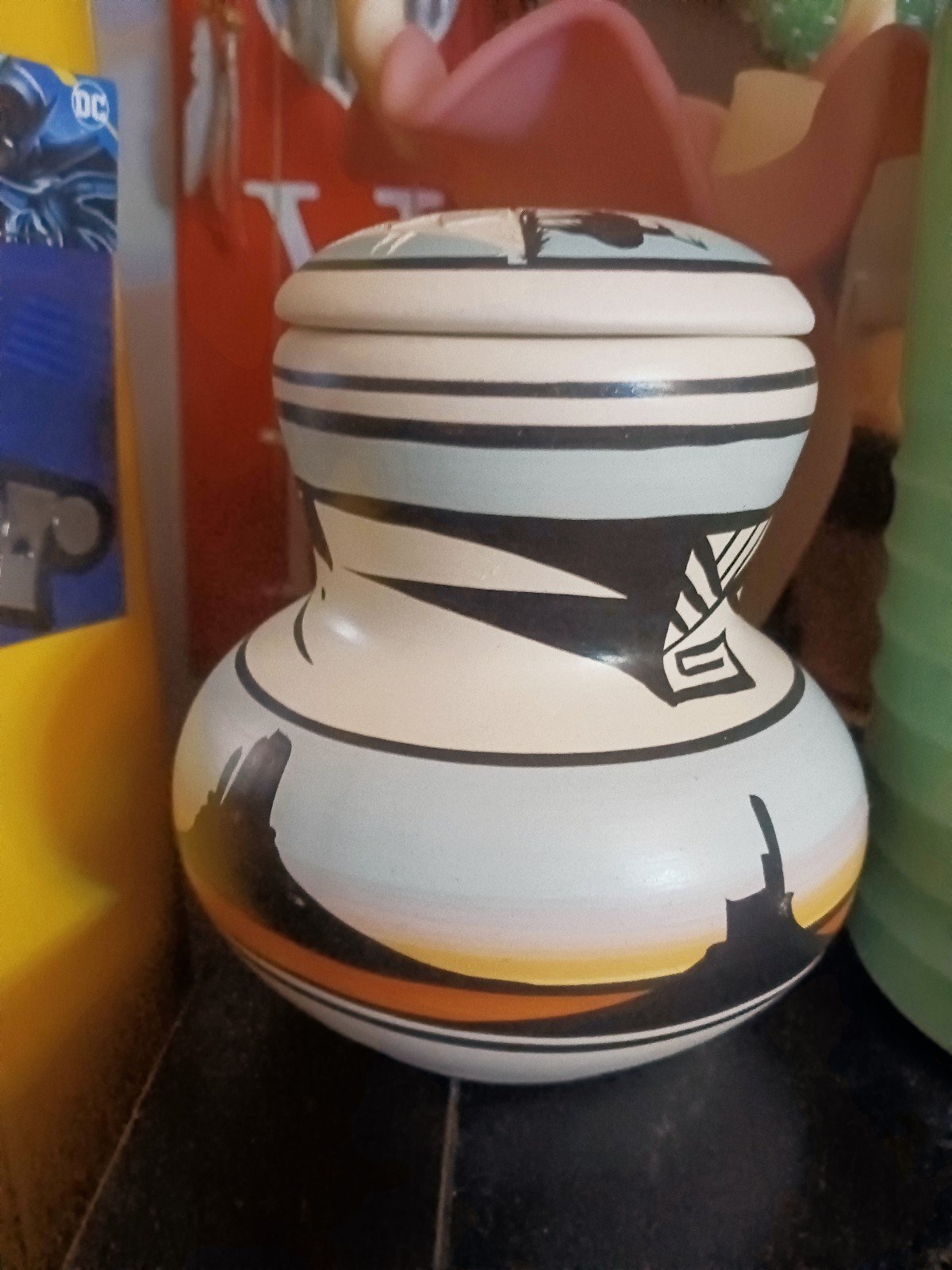Beautiful Cedar Mesa Navajo Hand Painted Lidded Pottery Jar, has papers & Signed