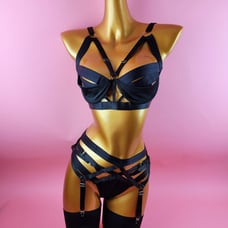 Lingerie set with leg ring