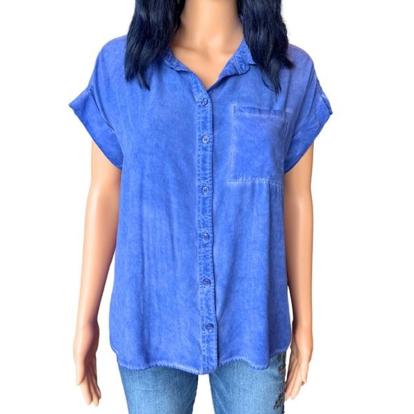 88 NEW Velvet Heart Washed Blue Button Front Shirt Size Small