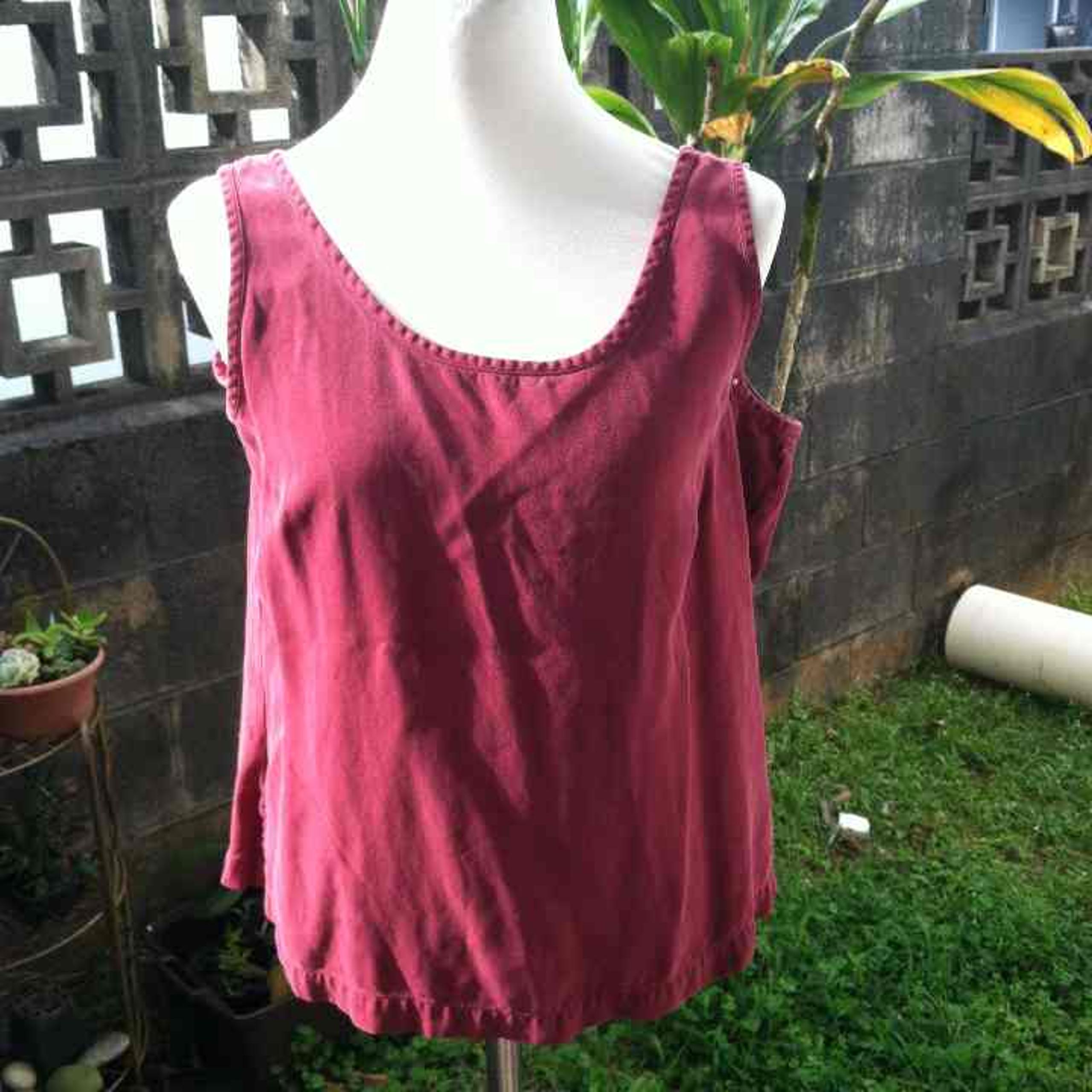 M burgundy tank 100% silk tommy bahama