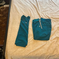 Figs scrub set - shade: pacific (looks teal)
