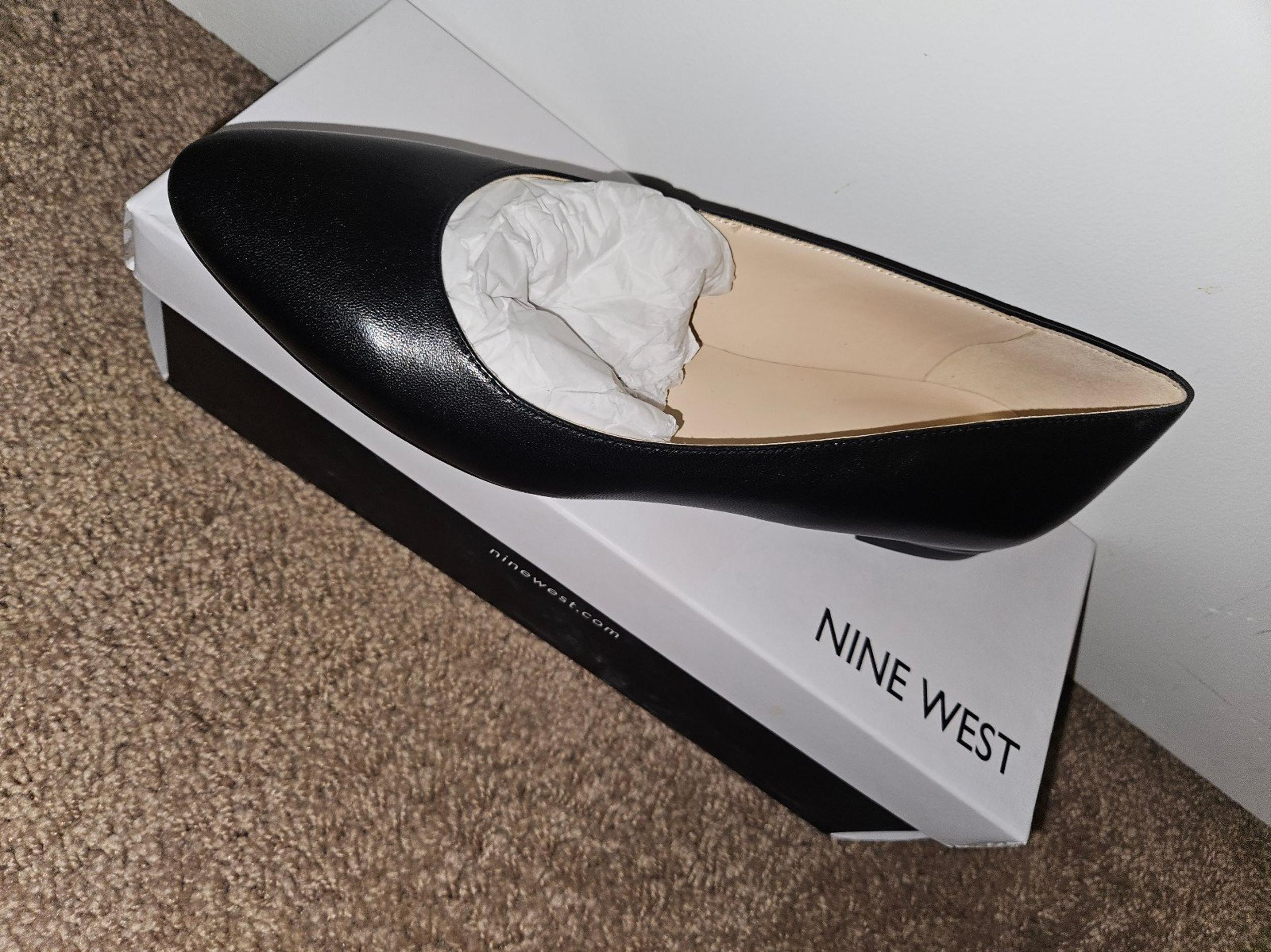 NEW IN BOX NINE WEST CORRINE BLACK WOMEN FLAT SIZE 10