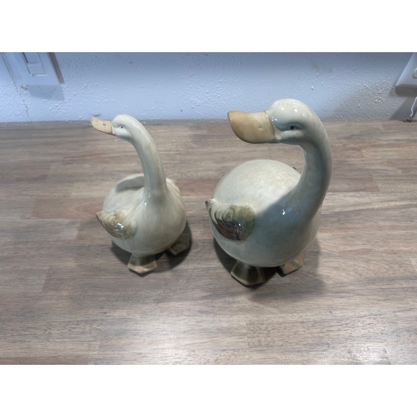 Round pair of ceramic Geese