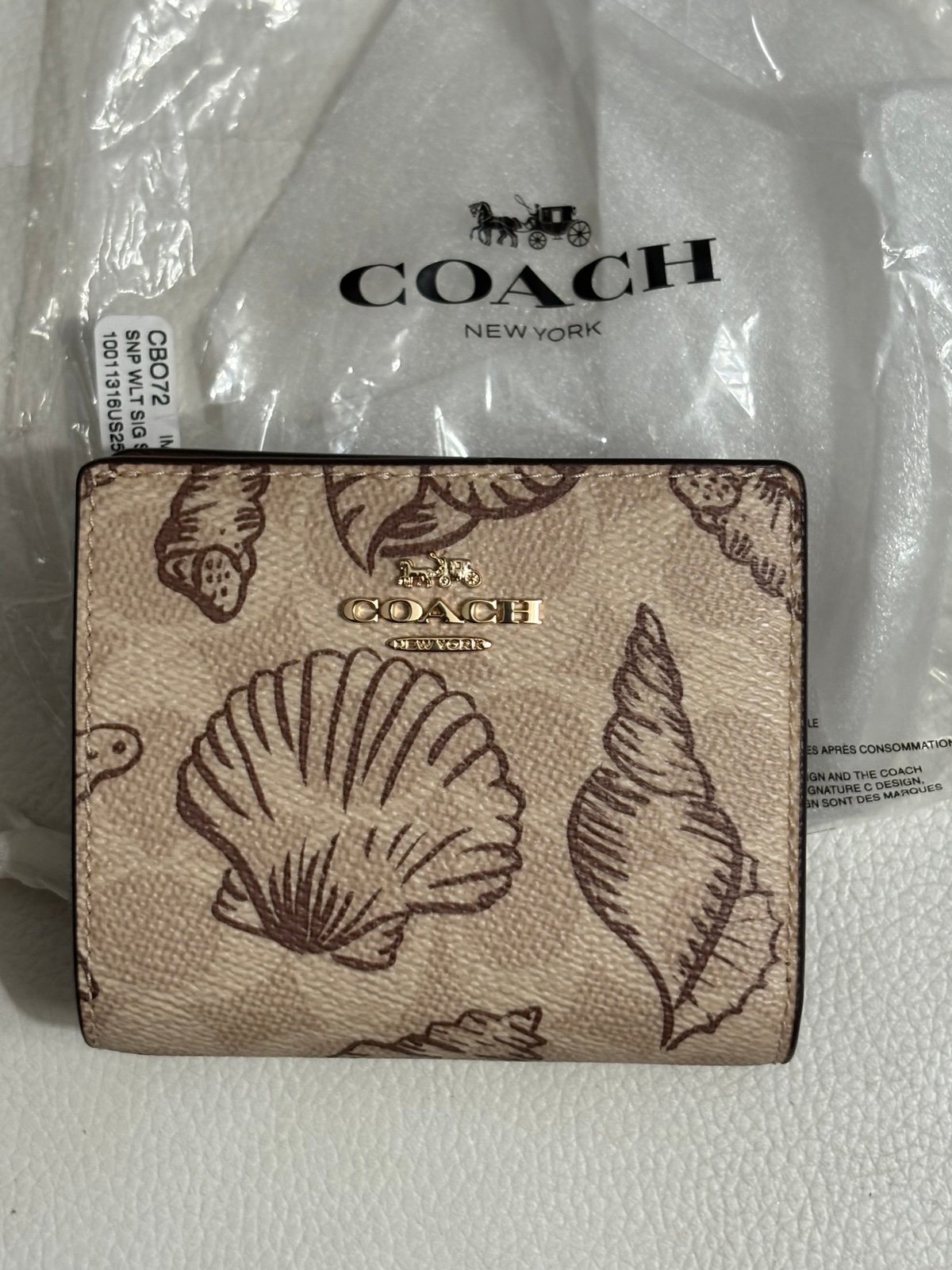 Coach 100. % authentic small wallet