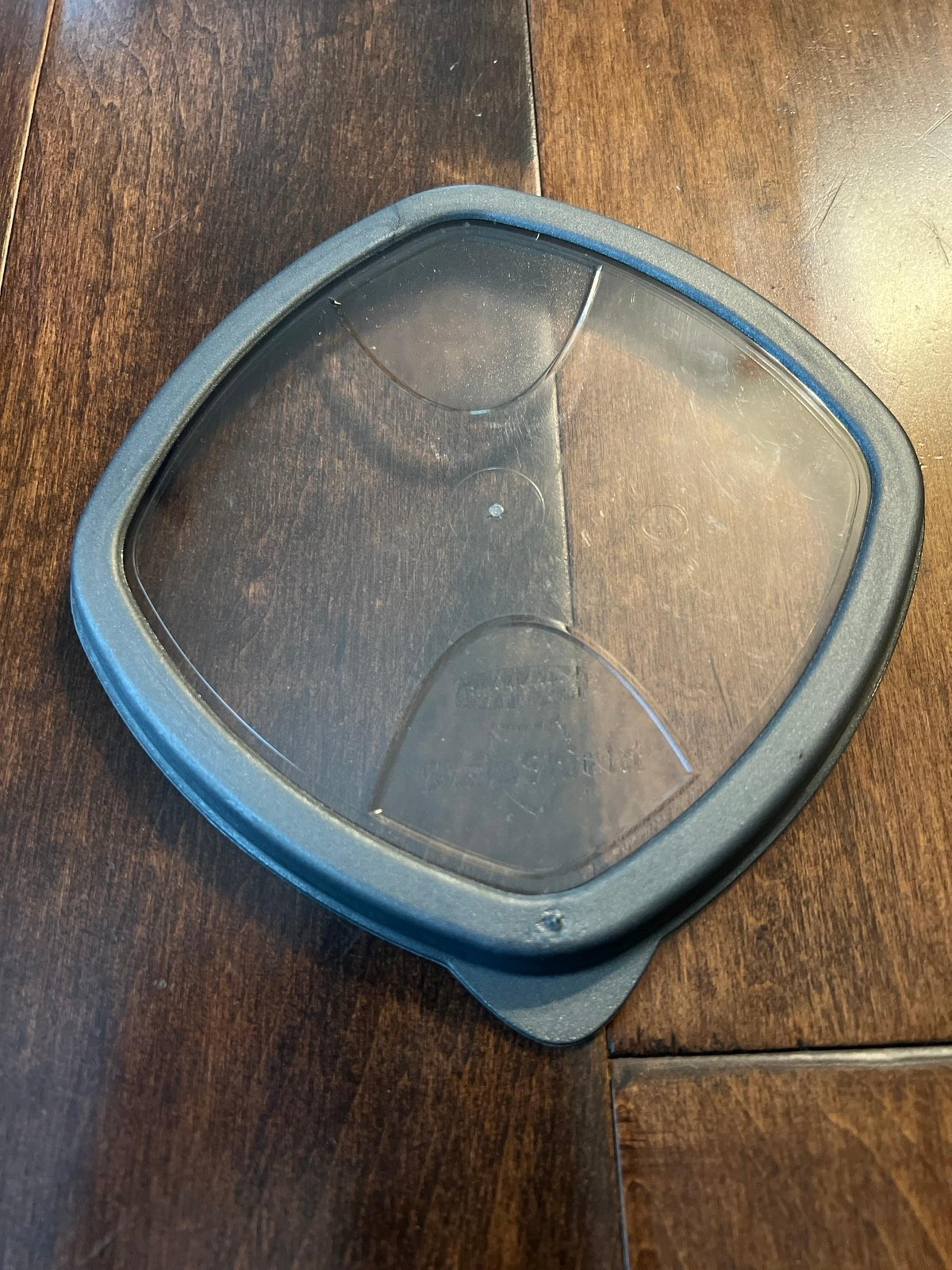 Rubbermaid black square stain shield replacement lid 6 inch