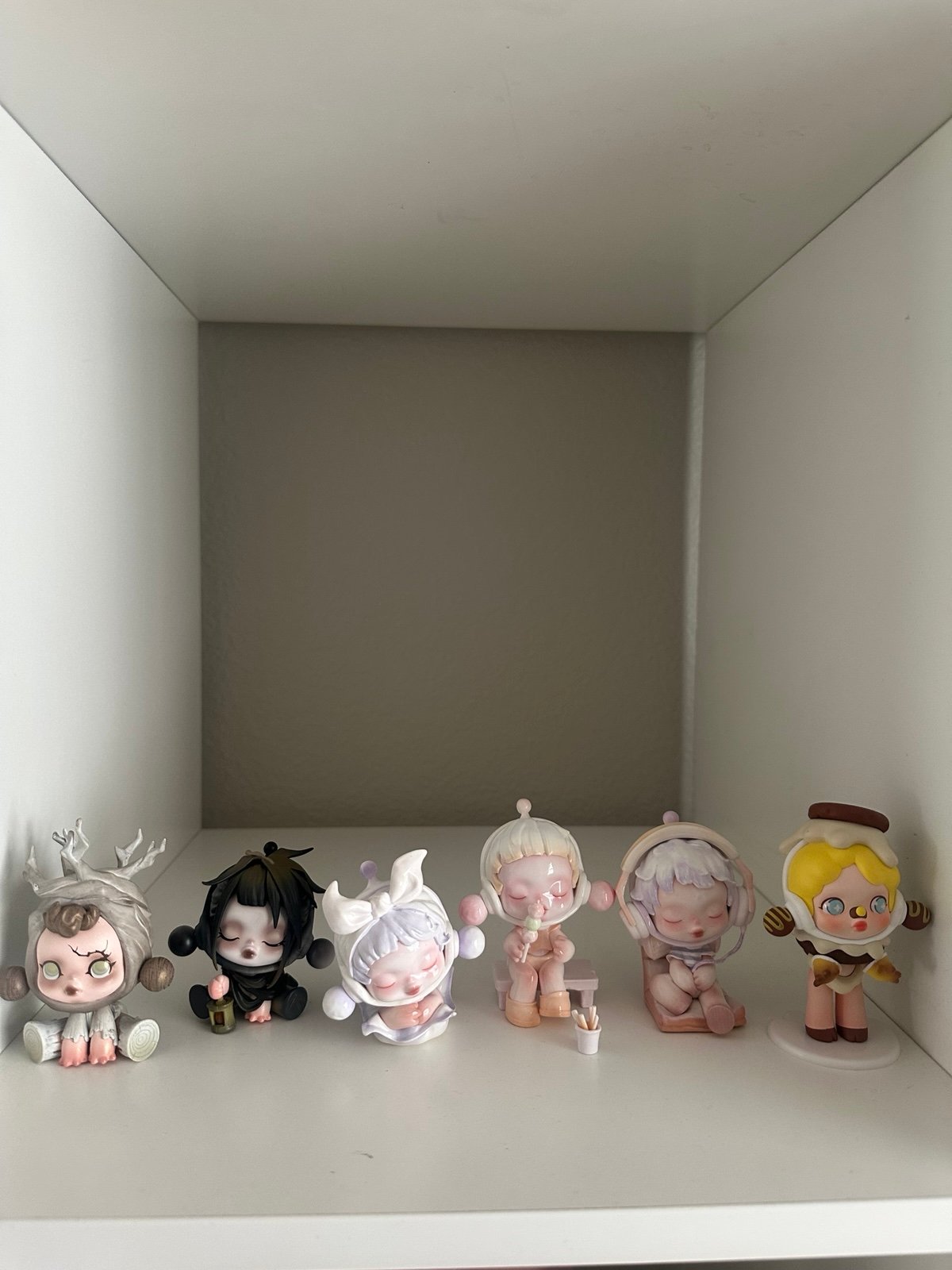 Skull panda and ShinWoo lot of blind box figures