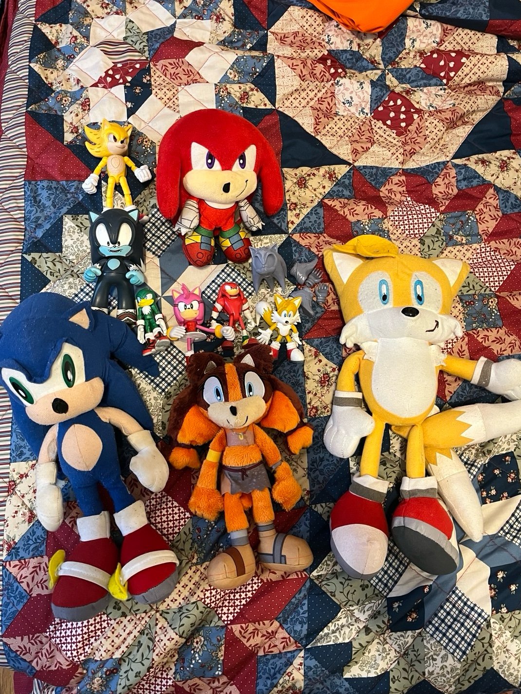 Sonic Plush & Figures Lot