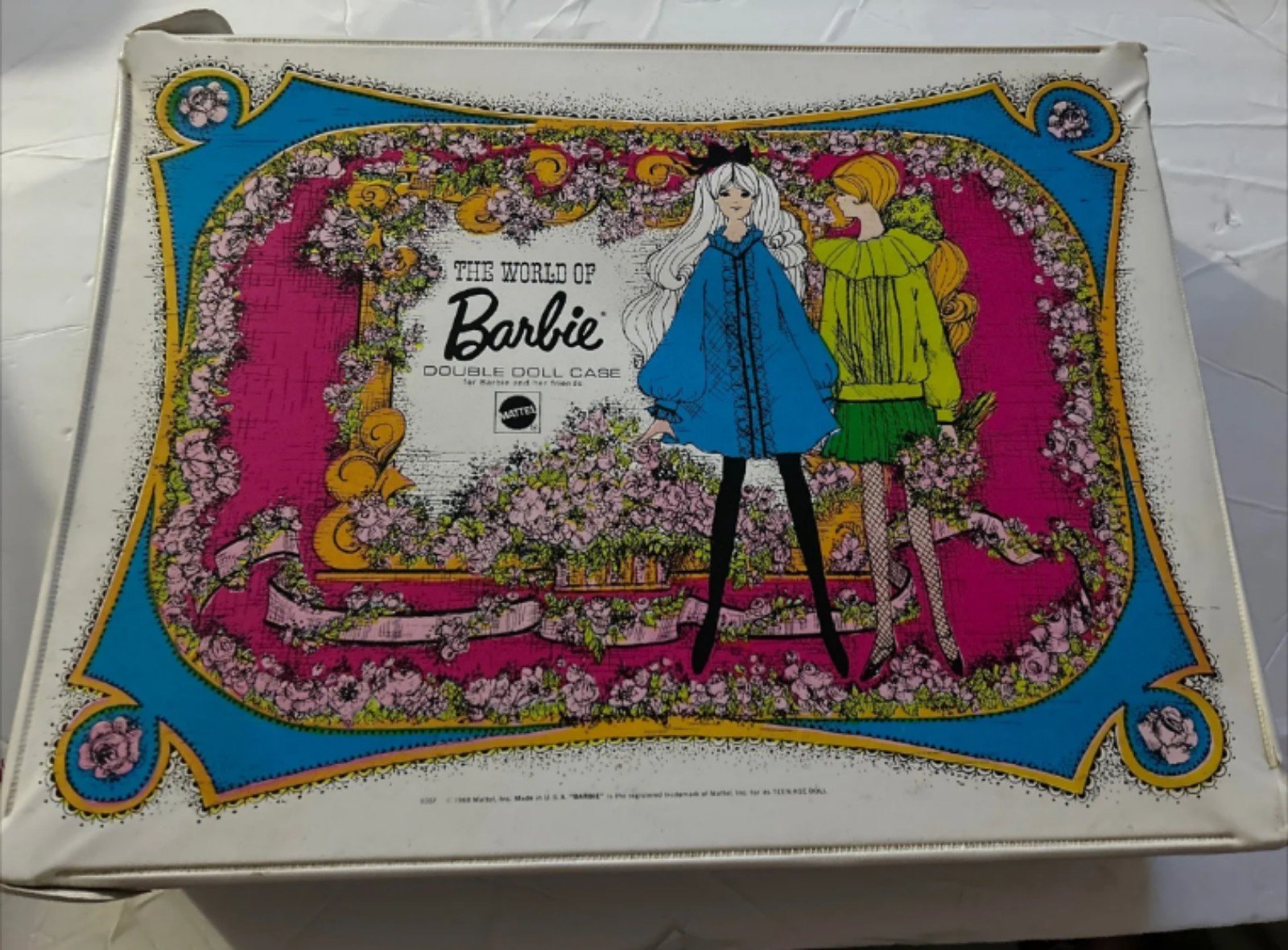 Barbie vintage doll carrying case, clothes and accessories from 1968