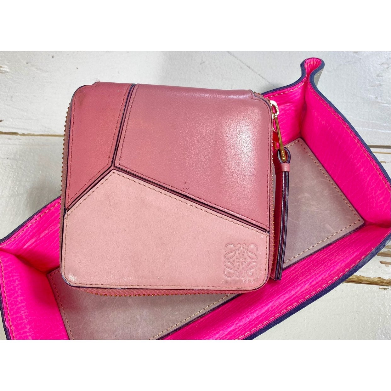LOEWE SQUARE ZIP WALLET アナグラム ピンクチューリップ - メルカリ