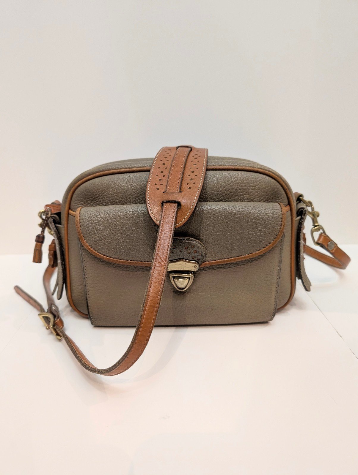 Dooney & Bourke 2 Tone Pebbled All Weather Leather Kilty Crossbody VINTAGE