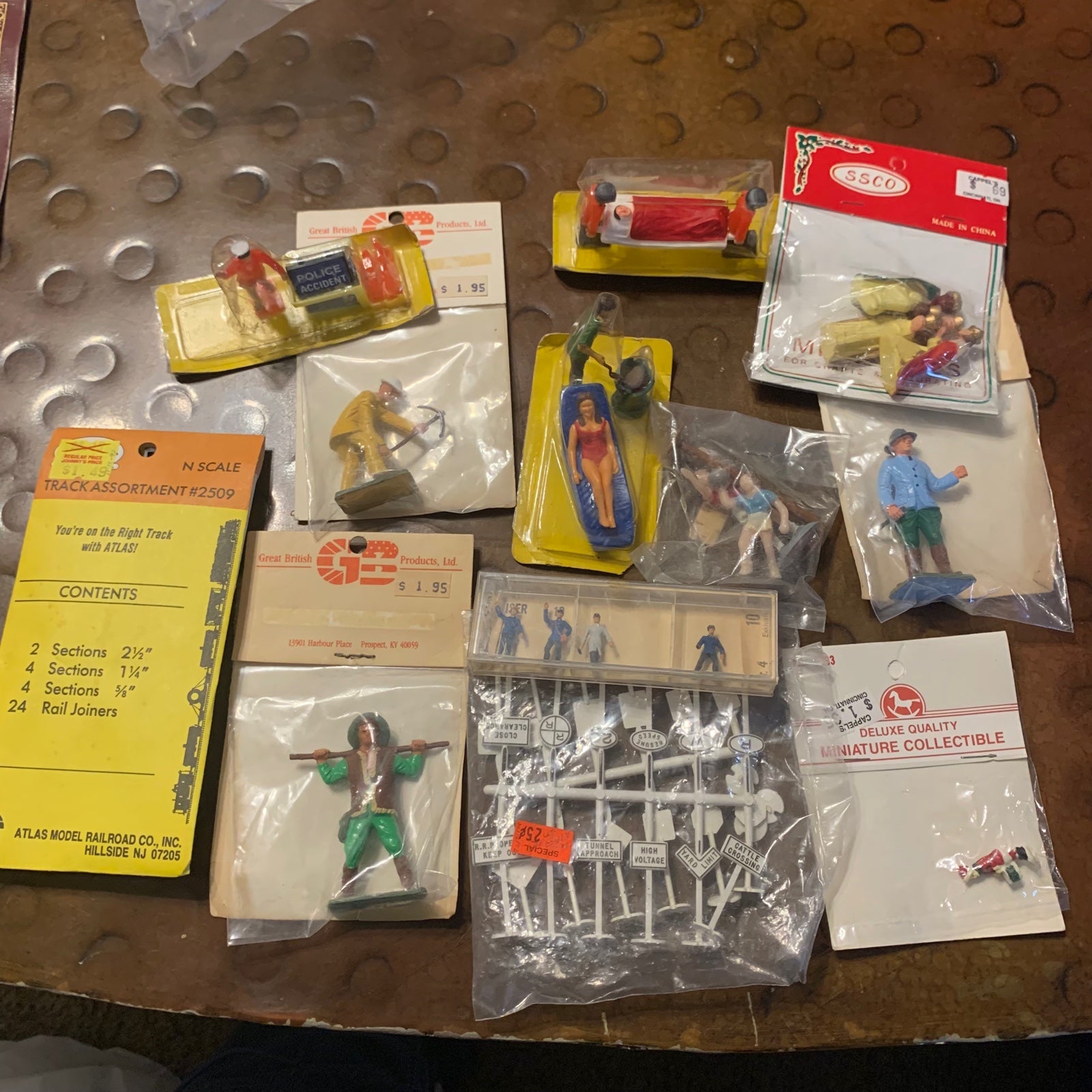 Preiser Railroad Miniatures Police Model Railroad Signs Lot more