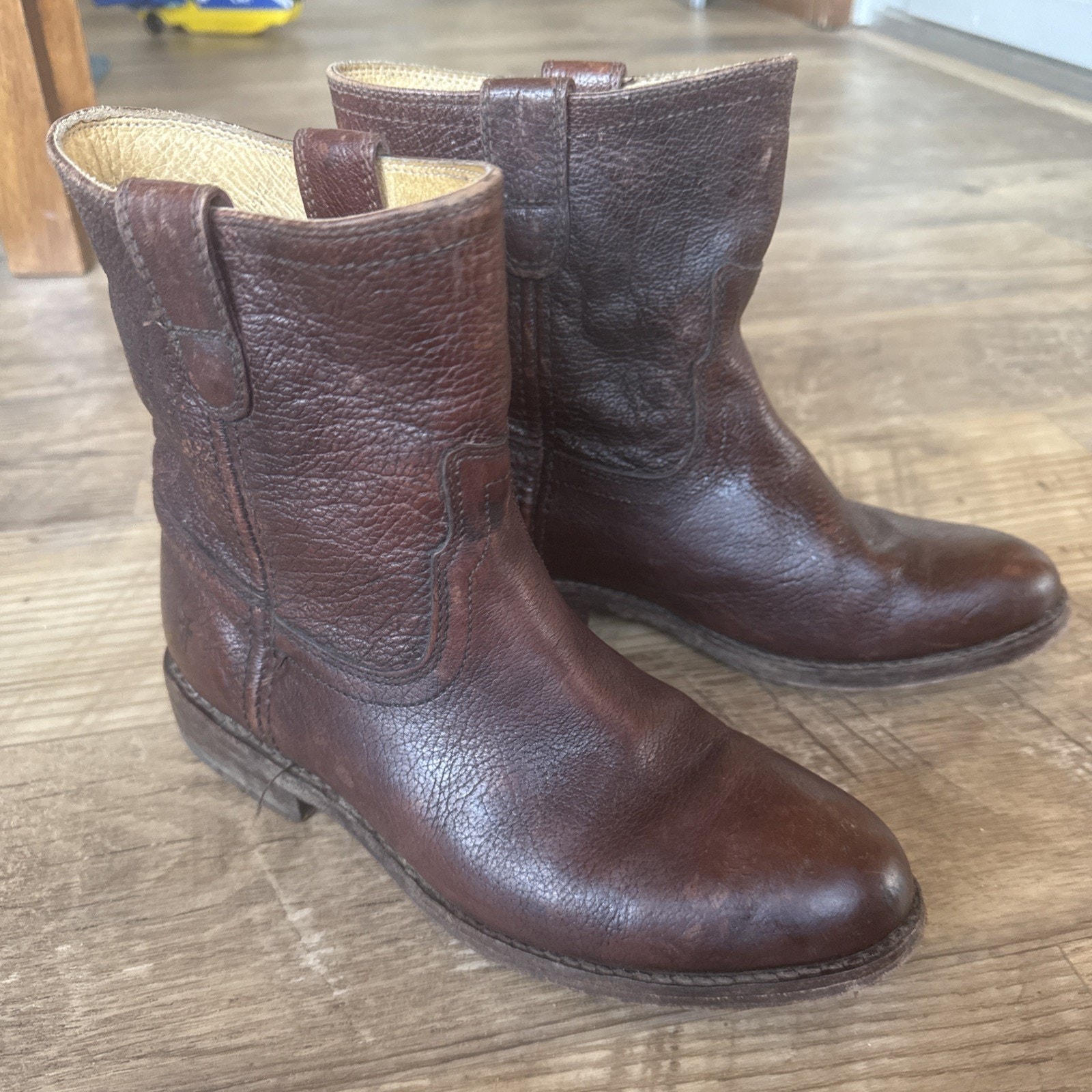 Frye Jyden Roper 76585 Women's 6.5 Leather Slip-On Ankle Dress Shortie Boot
