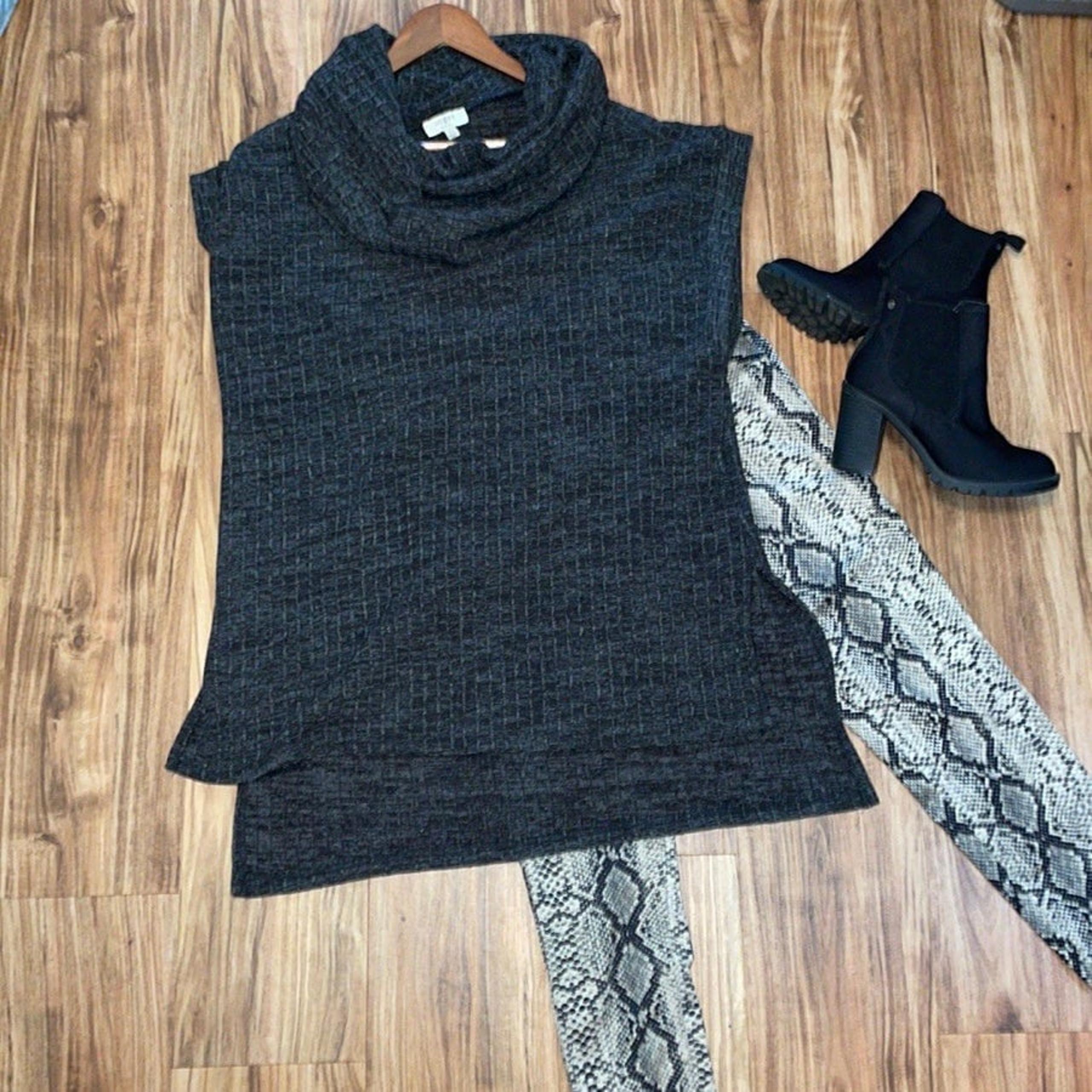 women’s Large top shirt tunic knit deep cowl neck black white short sleeve - Umgee