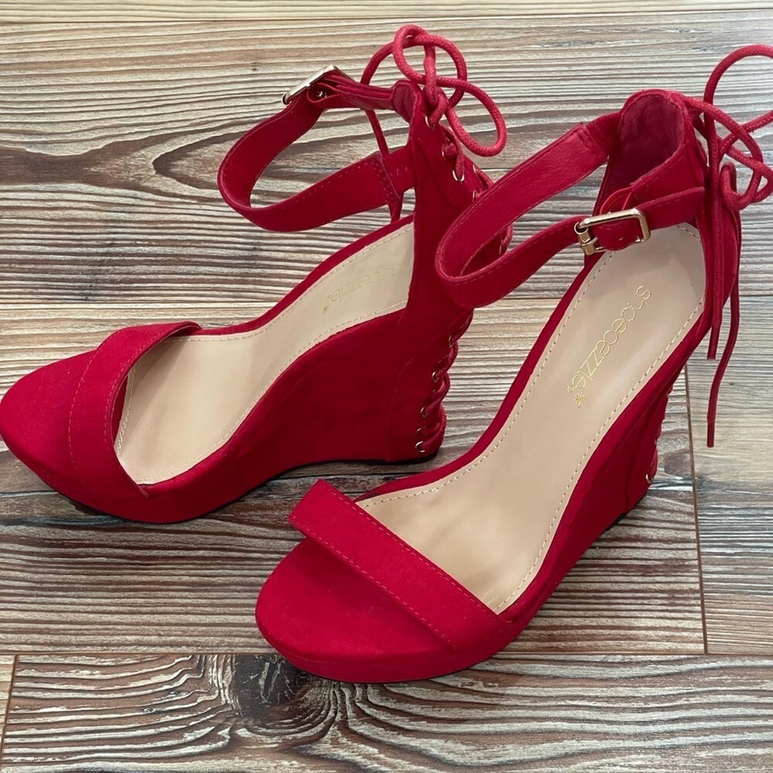 Shoedazzle 8 Madeline Red Lace Up Wedge Sandals