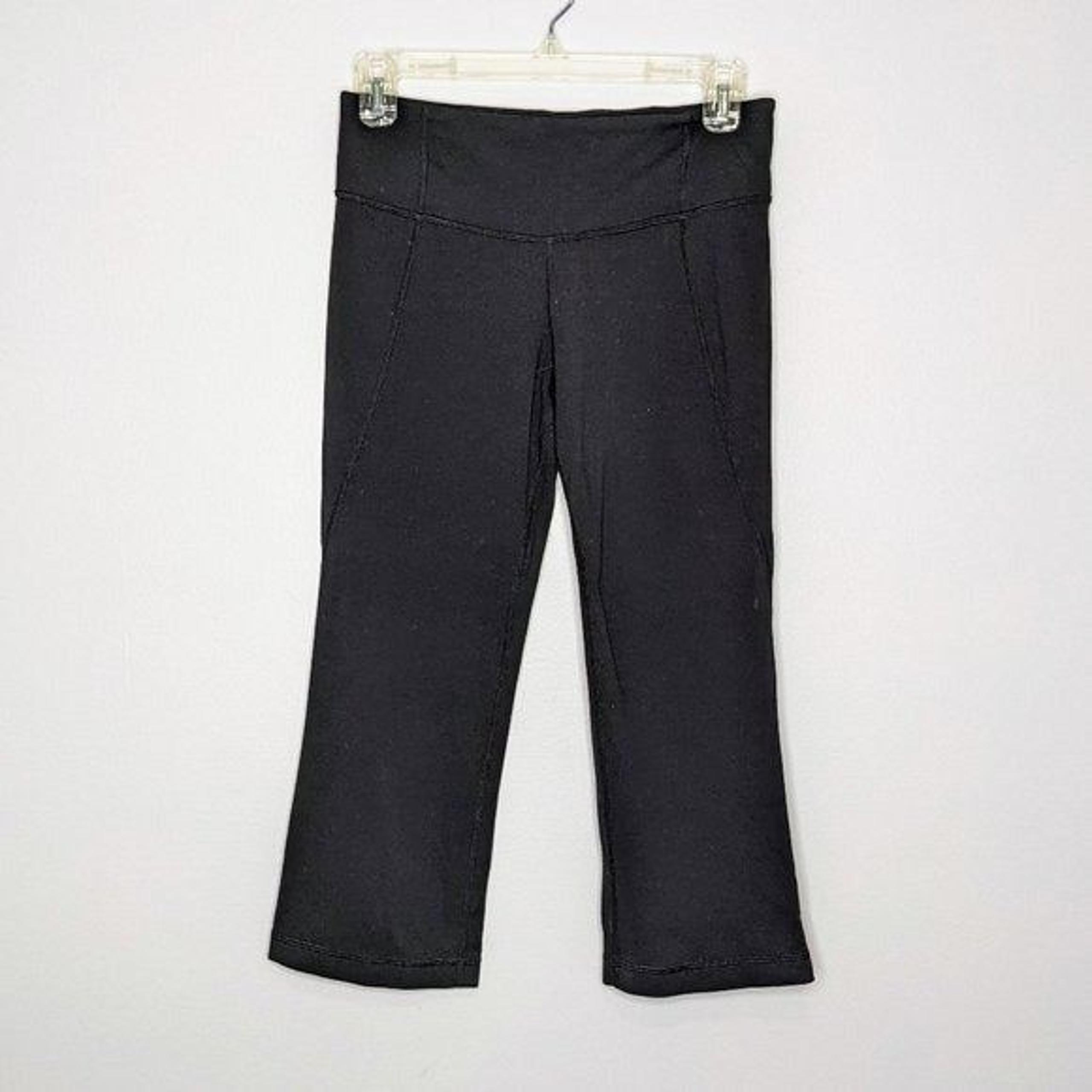 Lululemon Women's Black Gather and Crow Cropped Slit Capri Pants Size 6