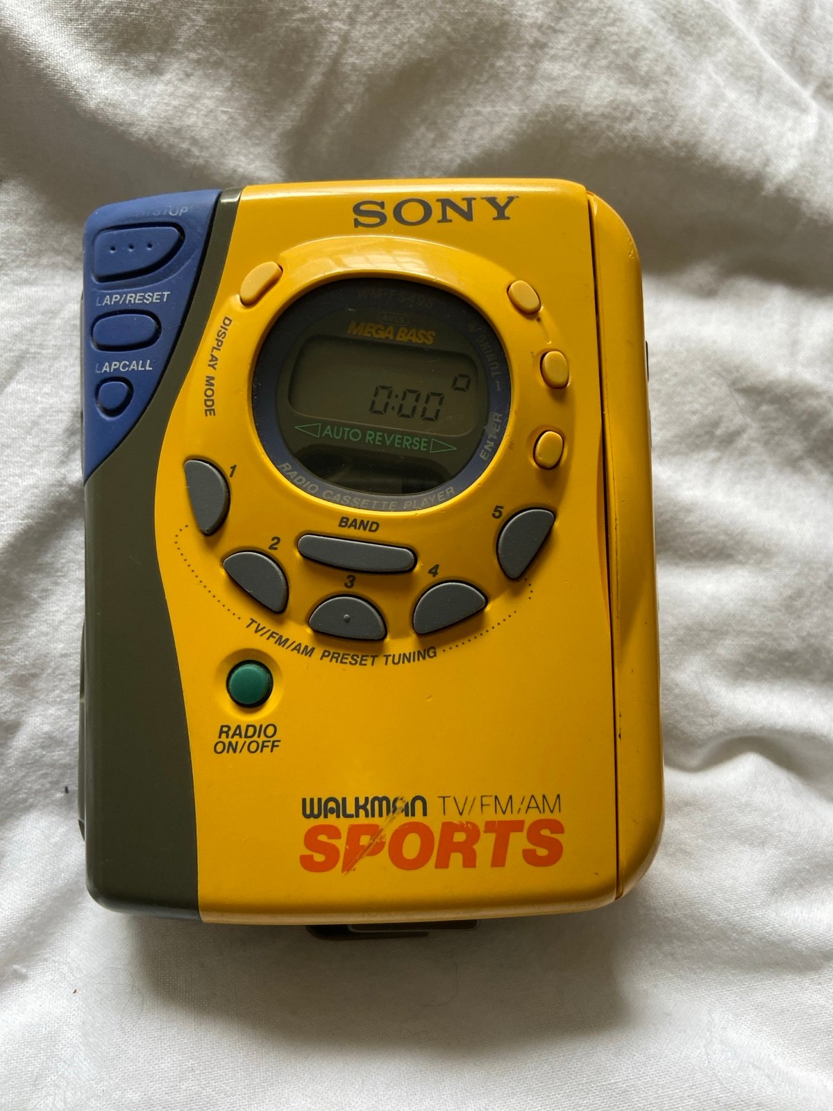 VINTAGE PORTABLE SPORTS SONY TV/FM/AM WALKMAN CASSETTE FS495 WORKING